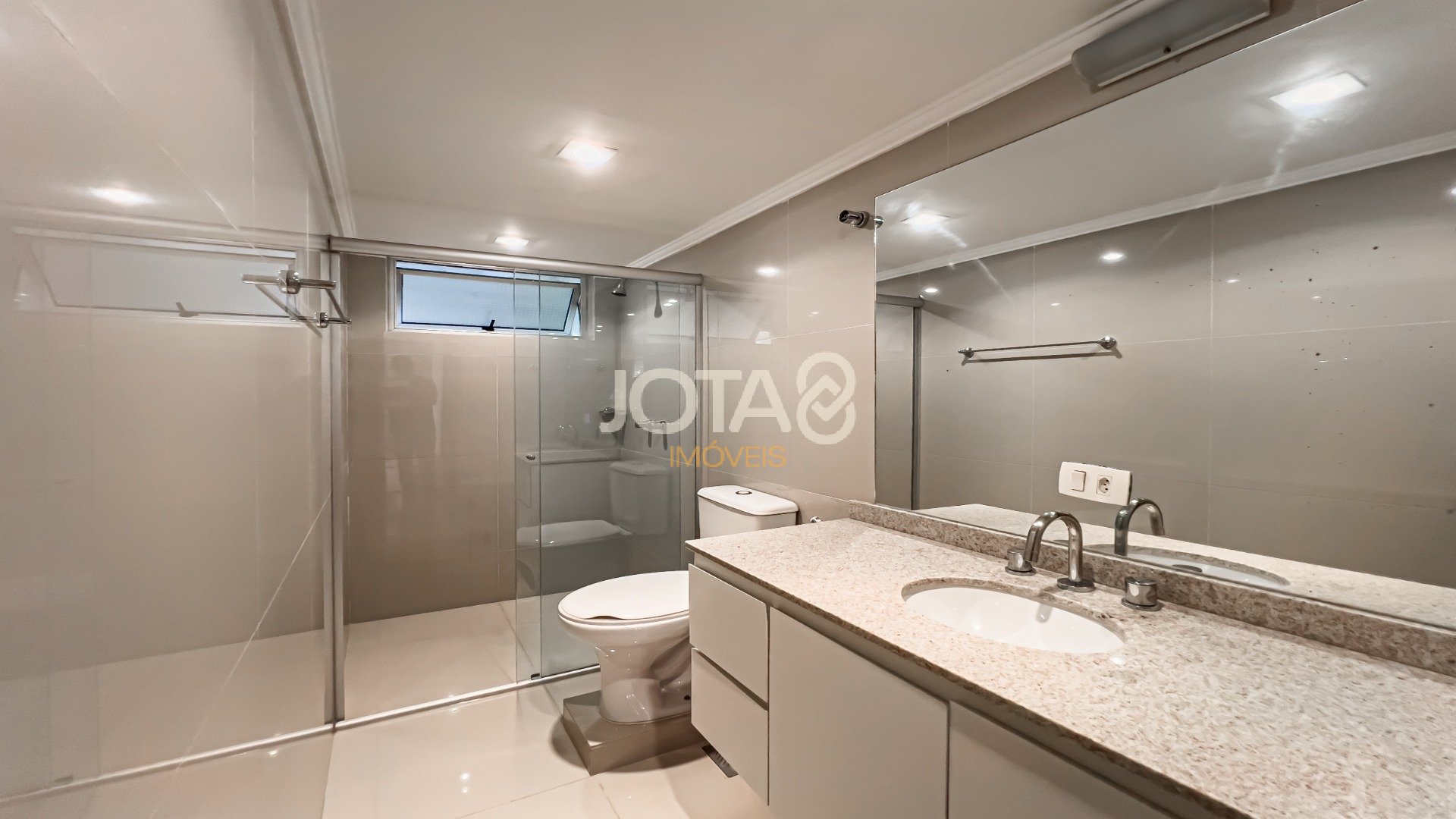 APARTAMENTO 4 QUARTOS NO CHAMPAGNAT