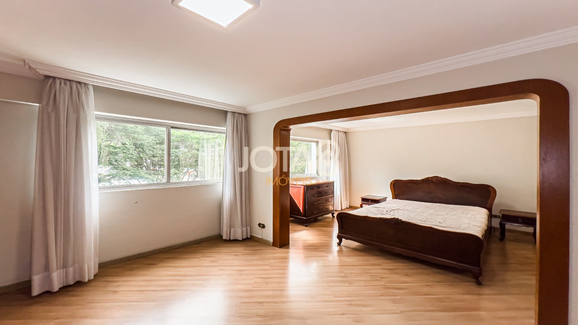 APARTAMENTO 4 QUARTOS NO CHAMPAGNAT