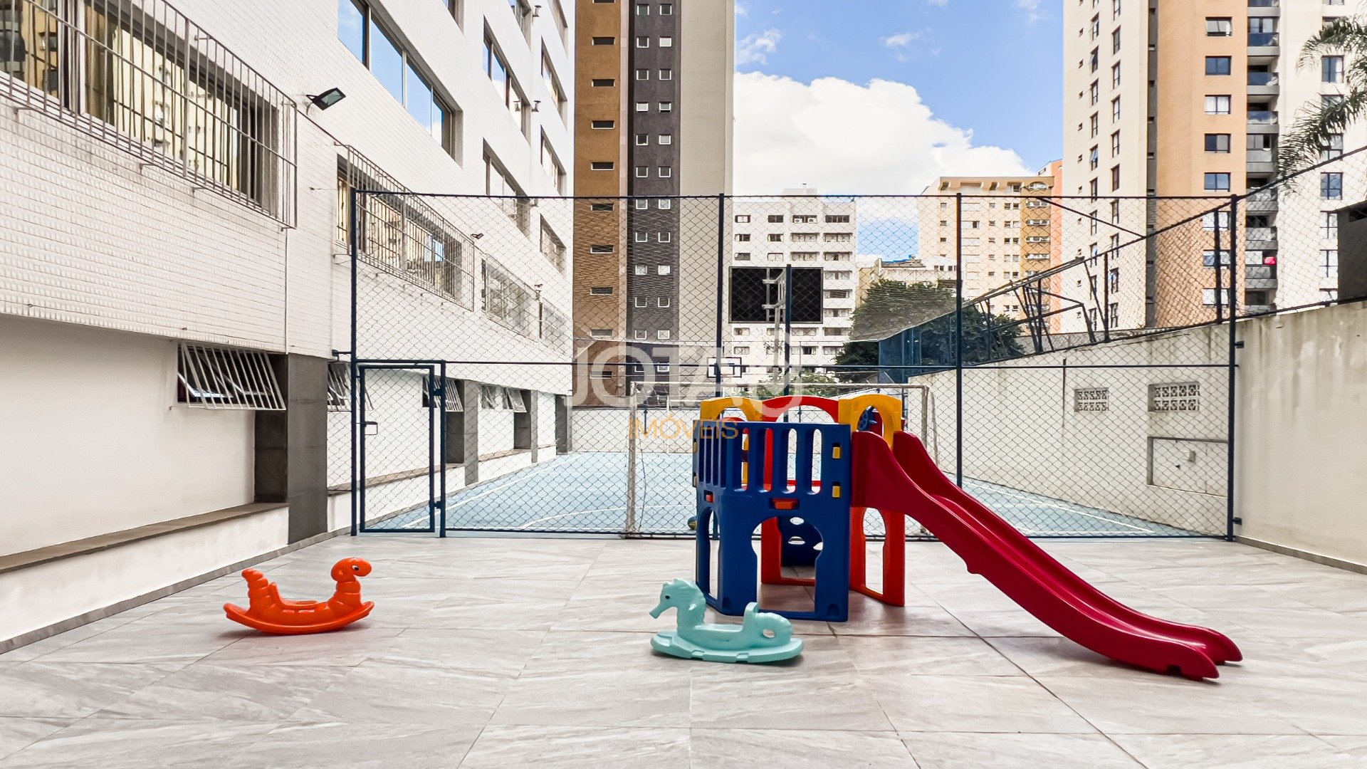 APARTAMENTO 4 QUARTOS NO CHAMPAGNAT