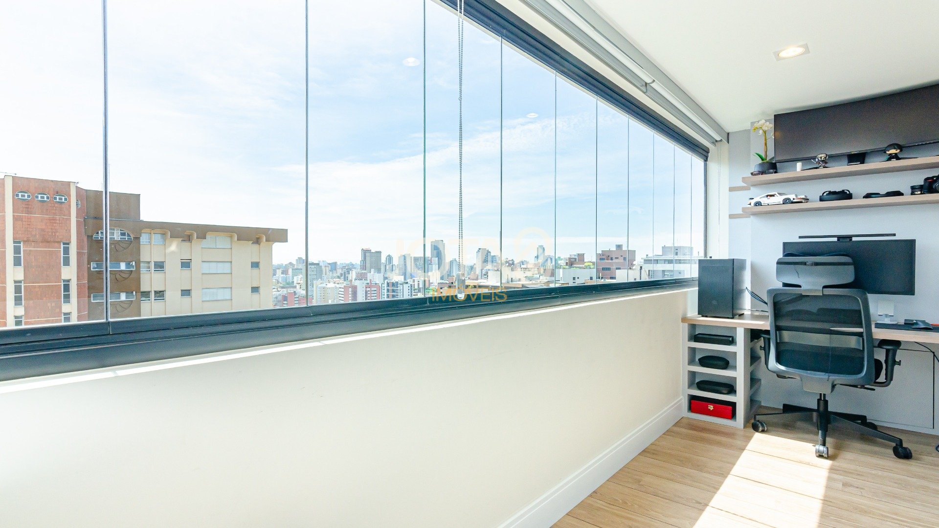 EXCELENTE APARTAMENTO MOBILIADO DE UM QUARTO NO EDIFÍCIO SKY