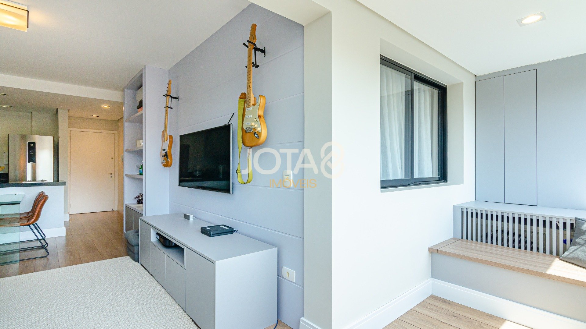 EXCELENTE APARTAMENTO MOBILIADO DE UM QUARTO NO EDIFÍCIO SKY