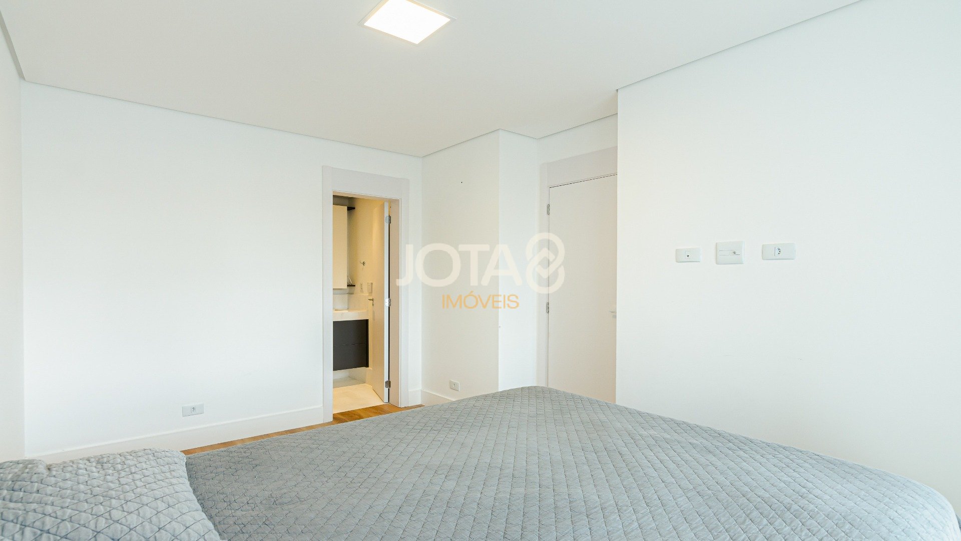 APARTAMENTO NOVO COM 2 QUARTOS E CHURRASQUEIRA NA SACADA