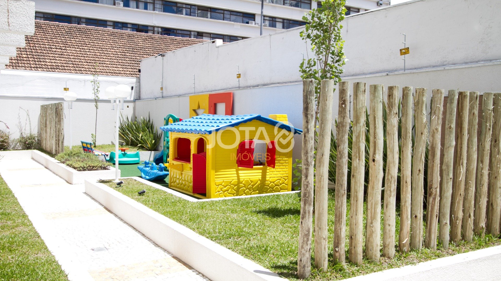 DUPLEX COM 3 SUÍTES !
