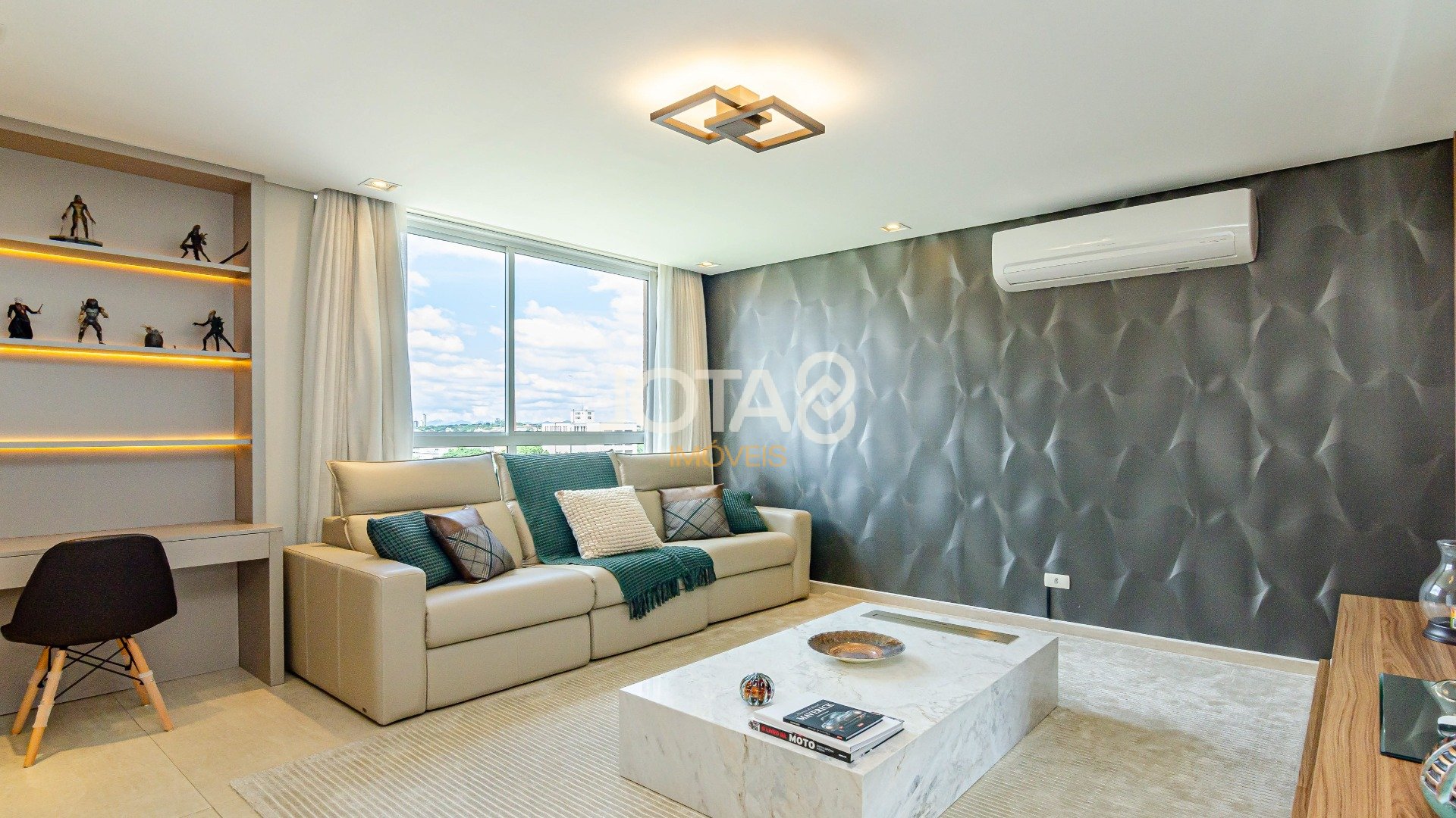 DUPLEX COM 3 SUÍTES !