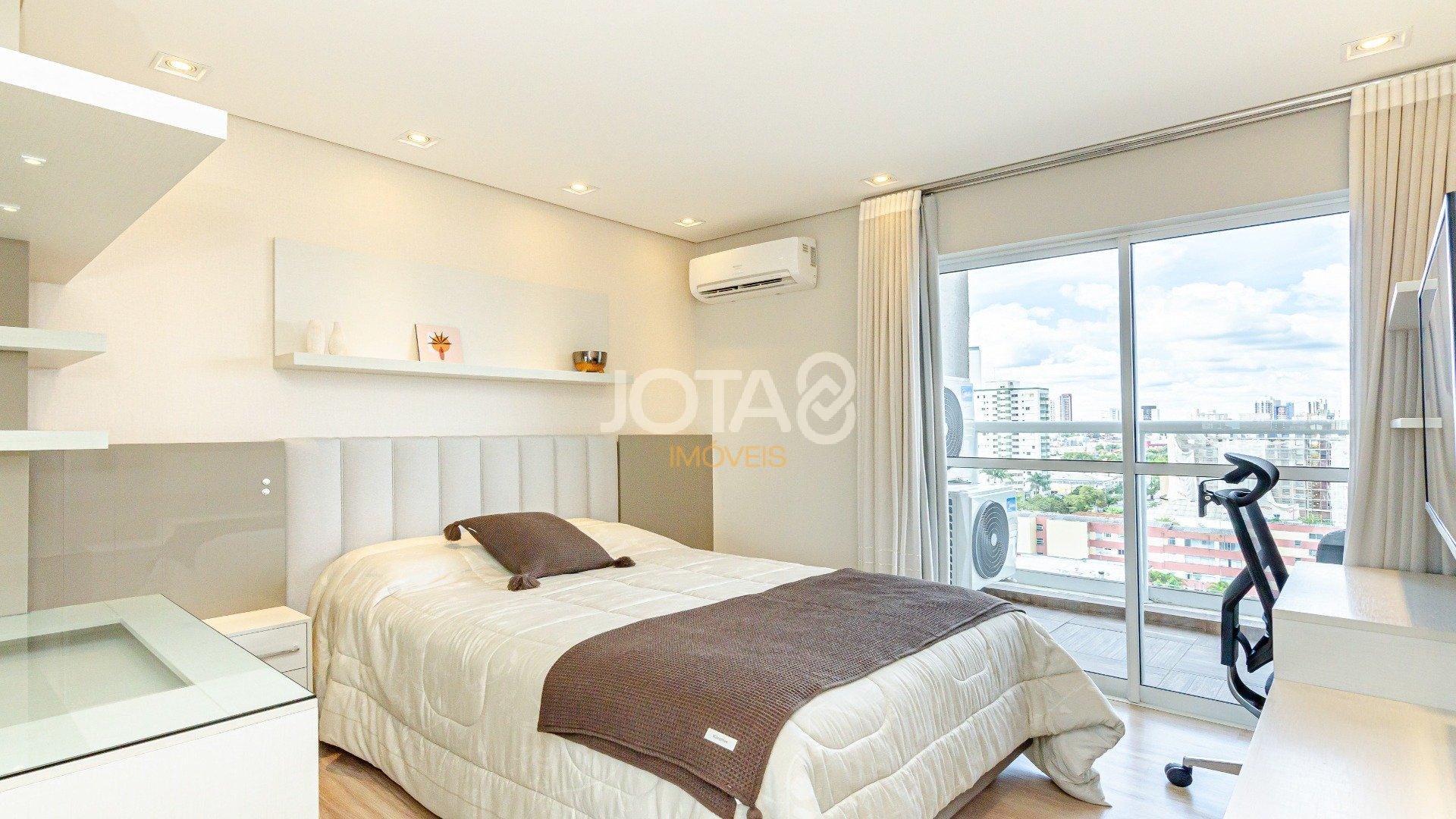 DUPLEX COM 3 SUÍTES !