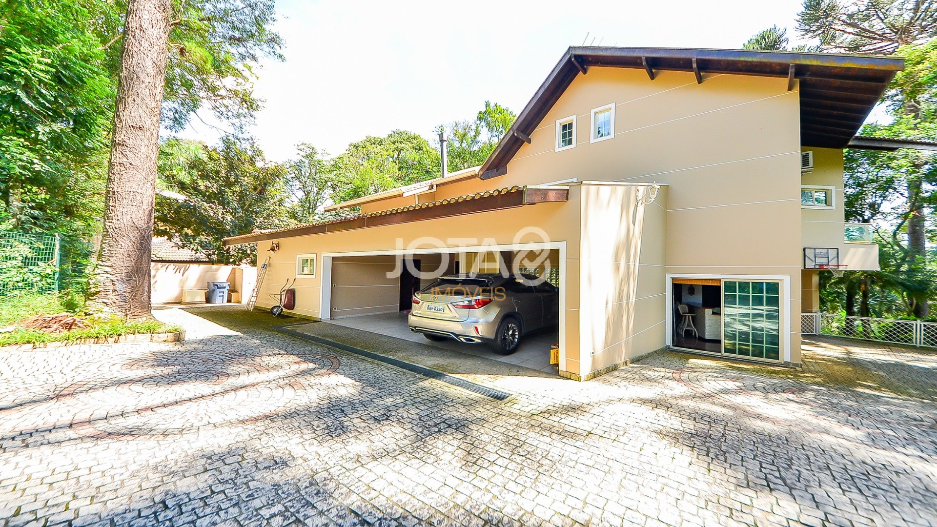 AQUELA SENSAÇÃO DE CASA DE CAMPO A POUCOS MINUTOS DO BATEL!