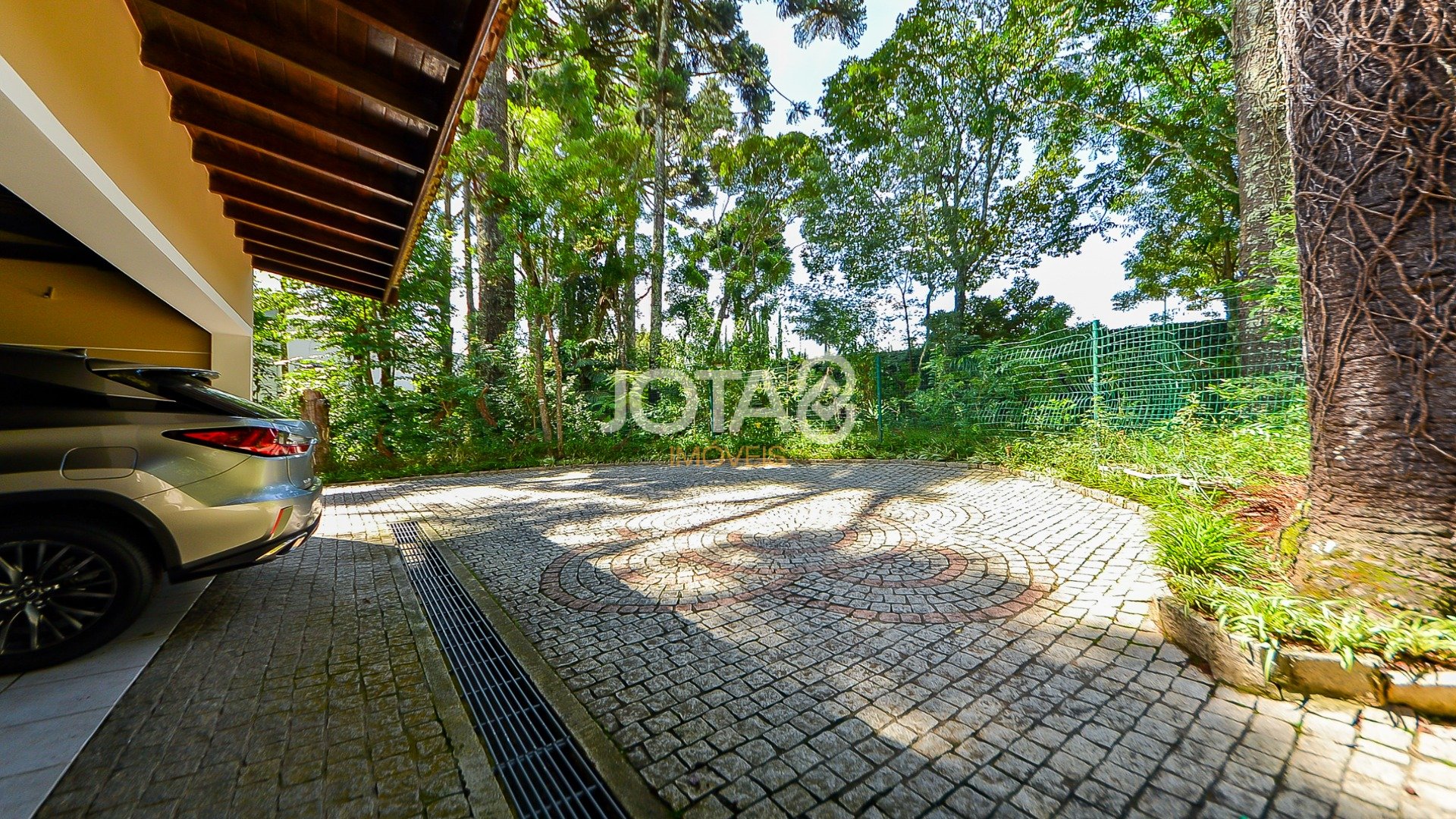 AQUELA SENSAÇÃO DE CASA DE CAMPO A POUCOS MINUTOS DO BATEL!