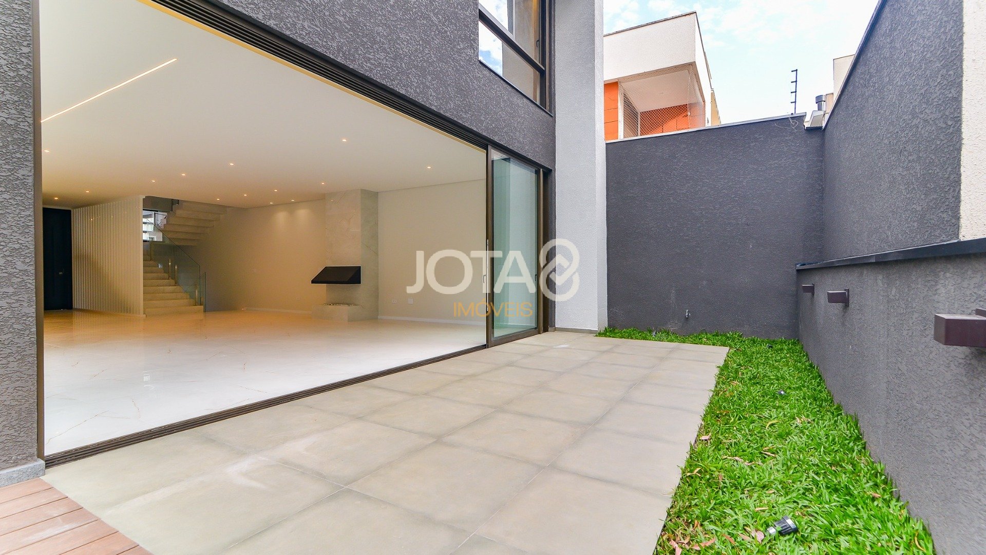 CASA NOVA EM CONDOMÍNIO NO CAMPO COMPRIDO!