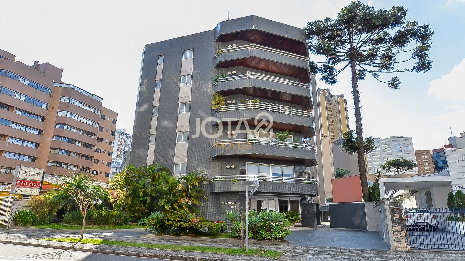 COBERTURA COM 5 VAGAS E 4 QUARTOS NO BIGORRILHO