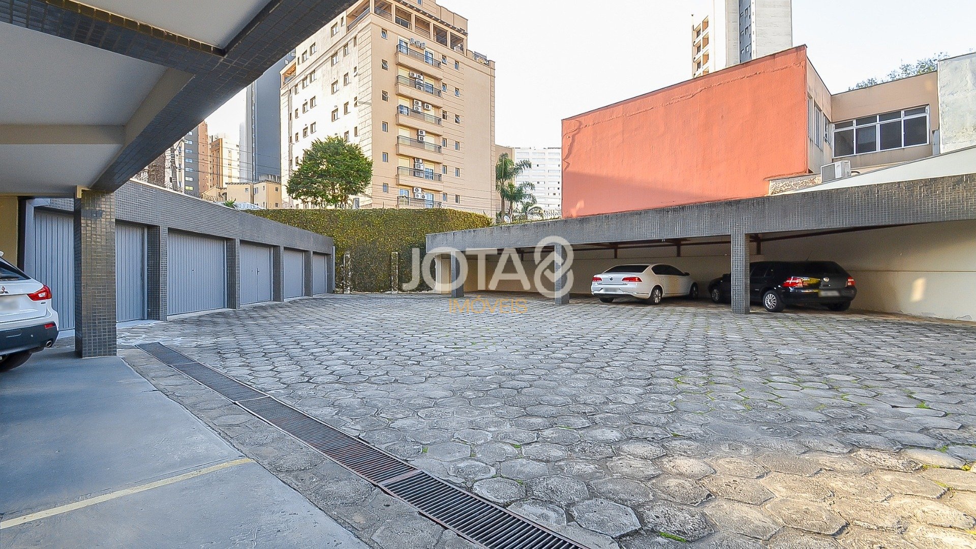 COBERTURA COM 5 VAGAS E 4 QUARTOS NO BIGORRILHO