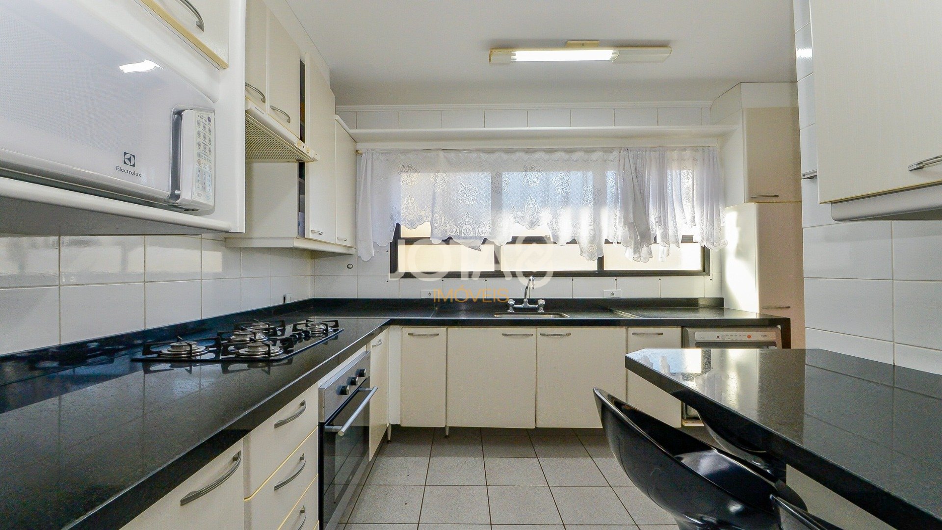 APARTAMENTO 1 POR ANDAR PRÓXIMO AO MUSEU OSCAR NIEMEYER