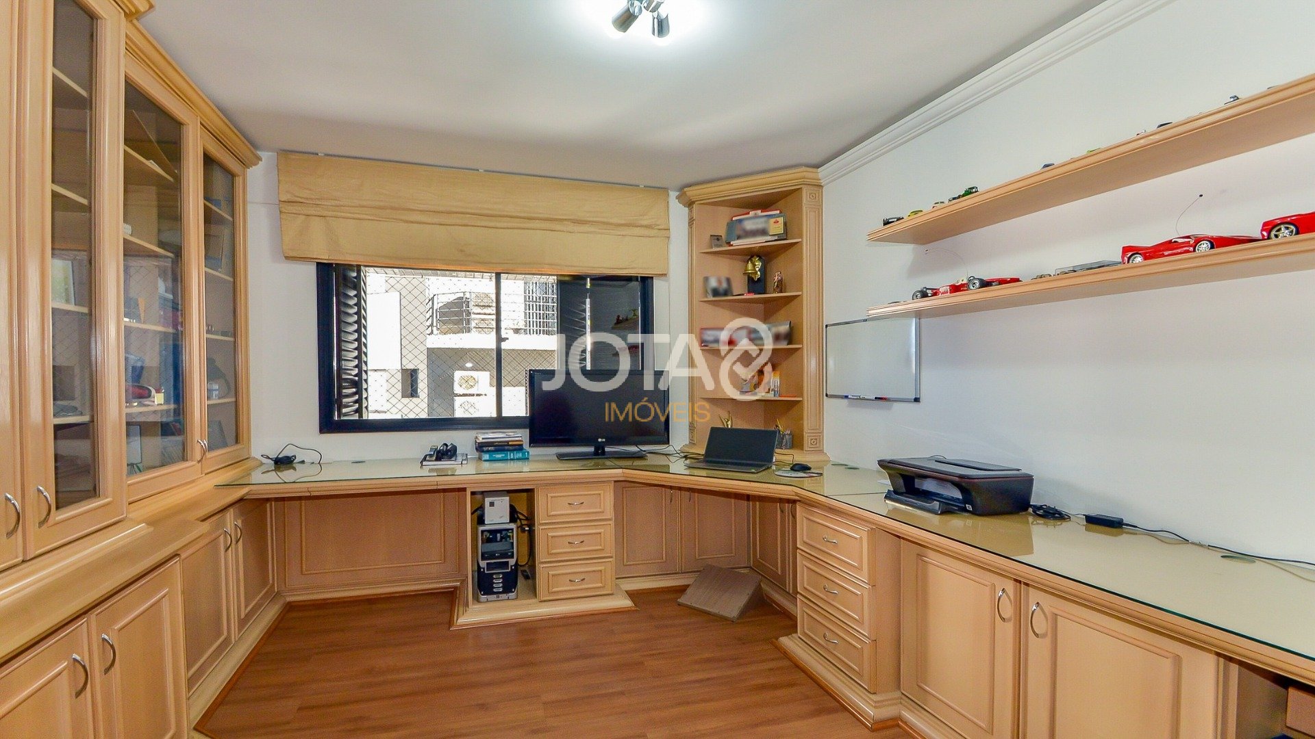 APARTAMENTO 1 POR ANDAR PRÓXIMO AO MUSEU OSCAR NIEMEYER