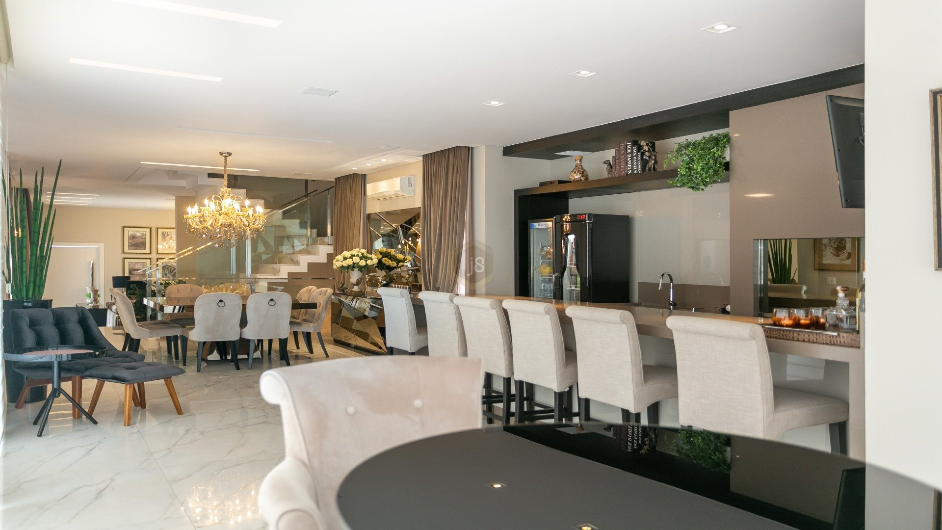SURPREENDA-SE COM ESTA BELÍSSIMA CASA !!