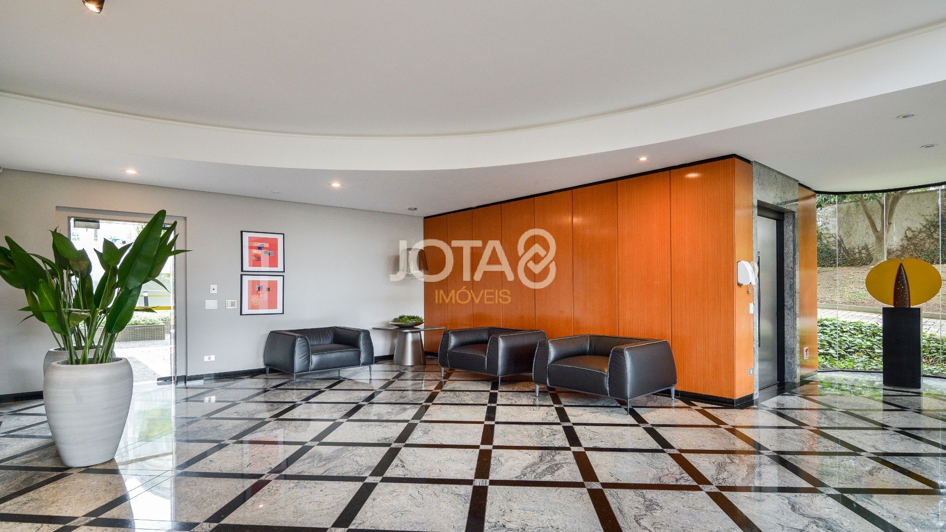 APARTAMENTO COM 4 SUÍTES NO CORAÇÃO DA CIDADE