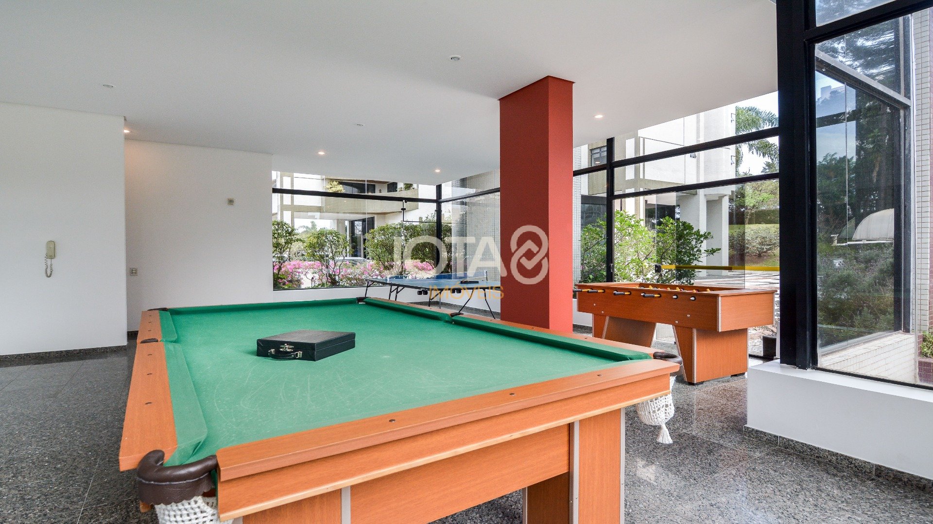 APARTAMENTO COM 4 SUÍTES NO CORAÇÃO DA CIDADE
