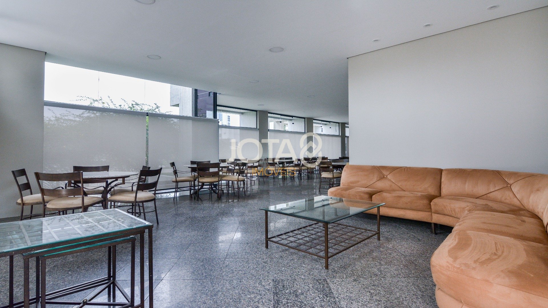 APARTAMENTO COM 4 SUÍTES NO CORAÇÃO DA CIDADE