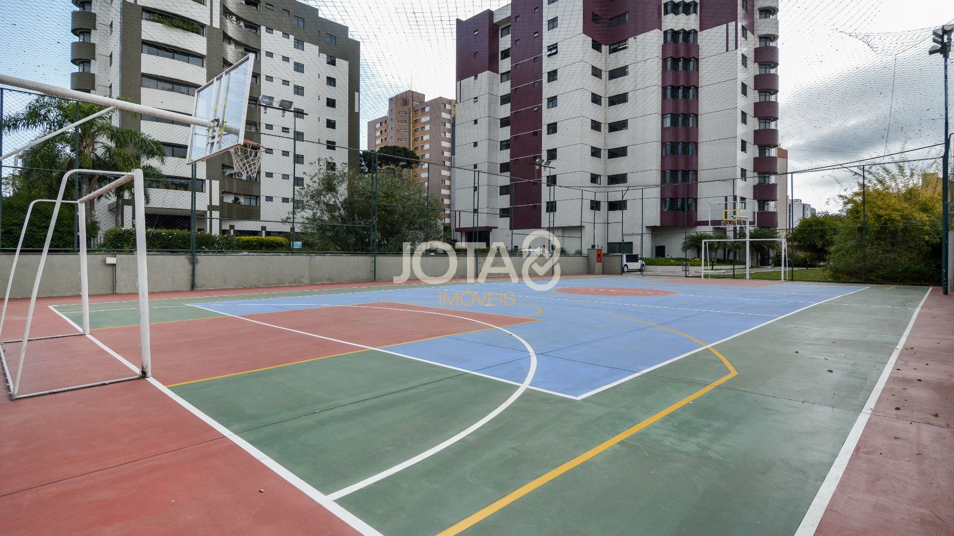 APARTAMENTO COM 4 SUÍTES NO CORAÇÃO DA CIDADE