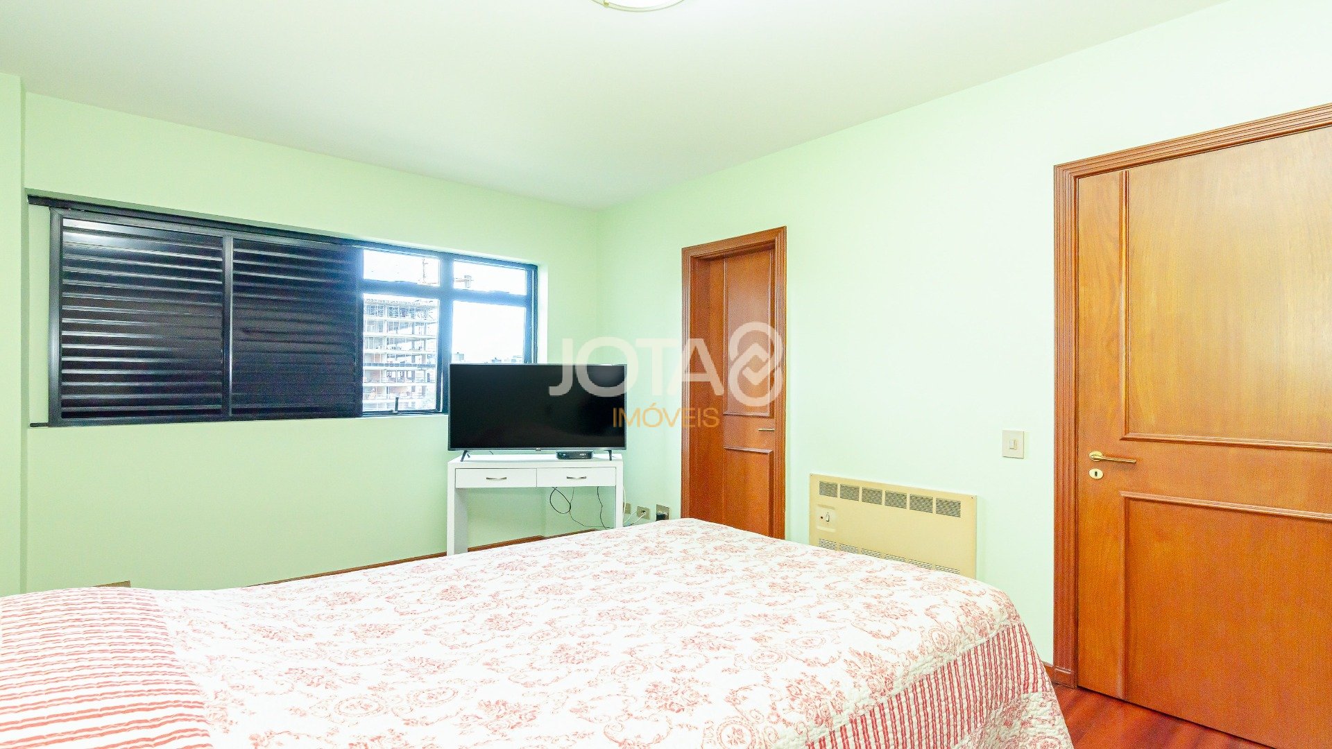 APARTAMENTO COM 4 SUÍTES NO CORAÇÃO DA CIDADE