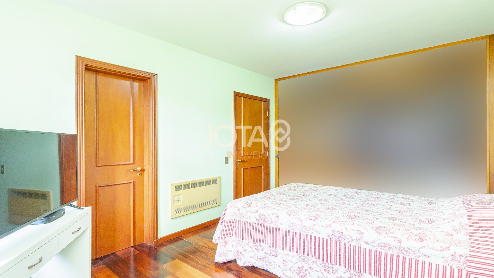 APARTAMENTO COM 4 SUÍTES NO CORAÇÃO DA CIDADE