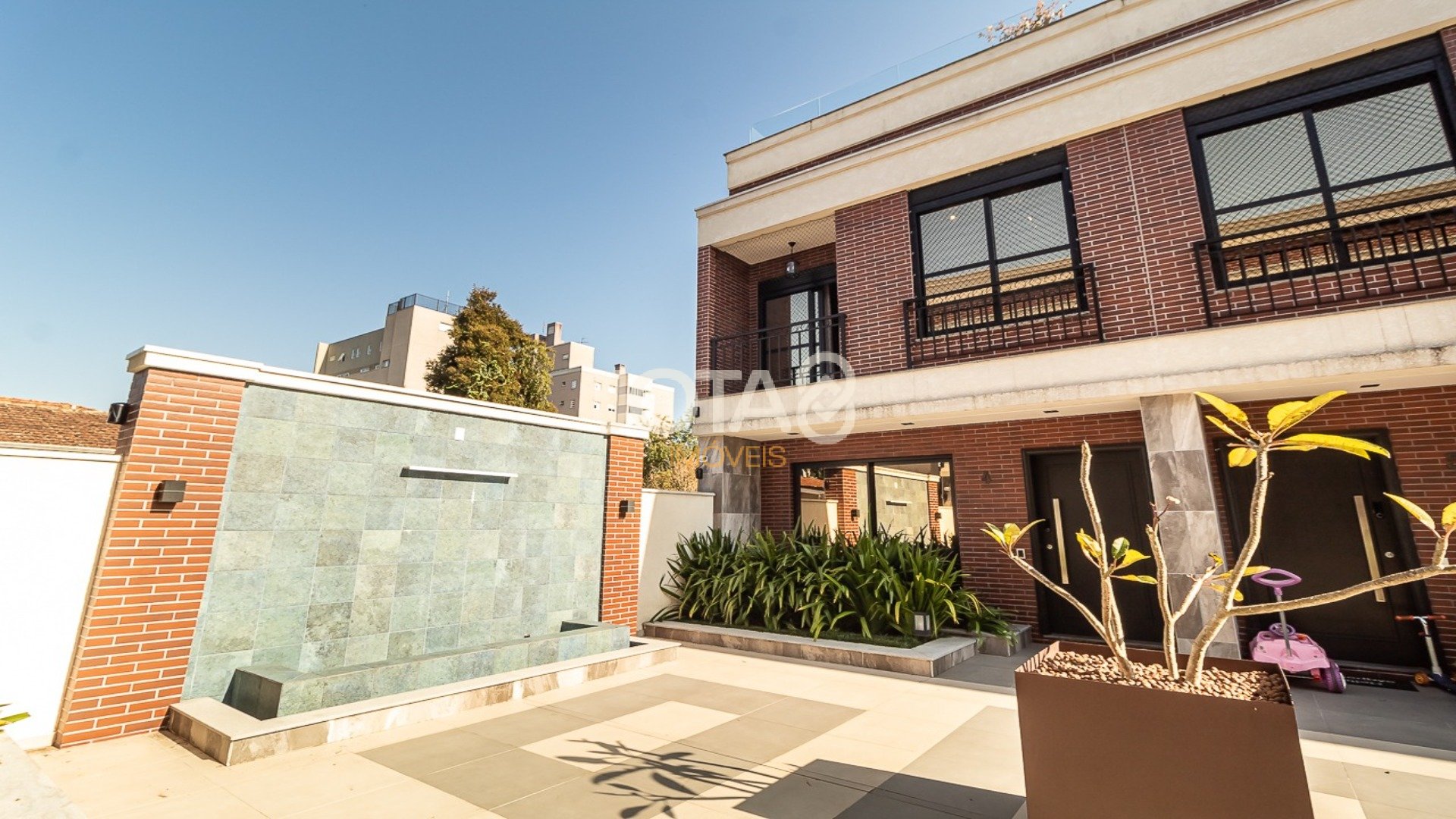 KINGDOM - TOWNHOUSE NO ÁGUA VERDE
