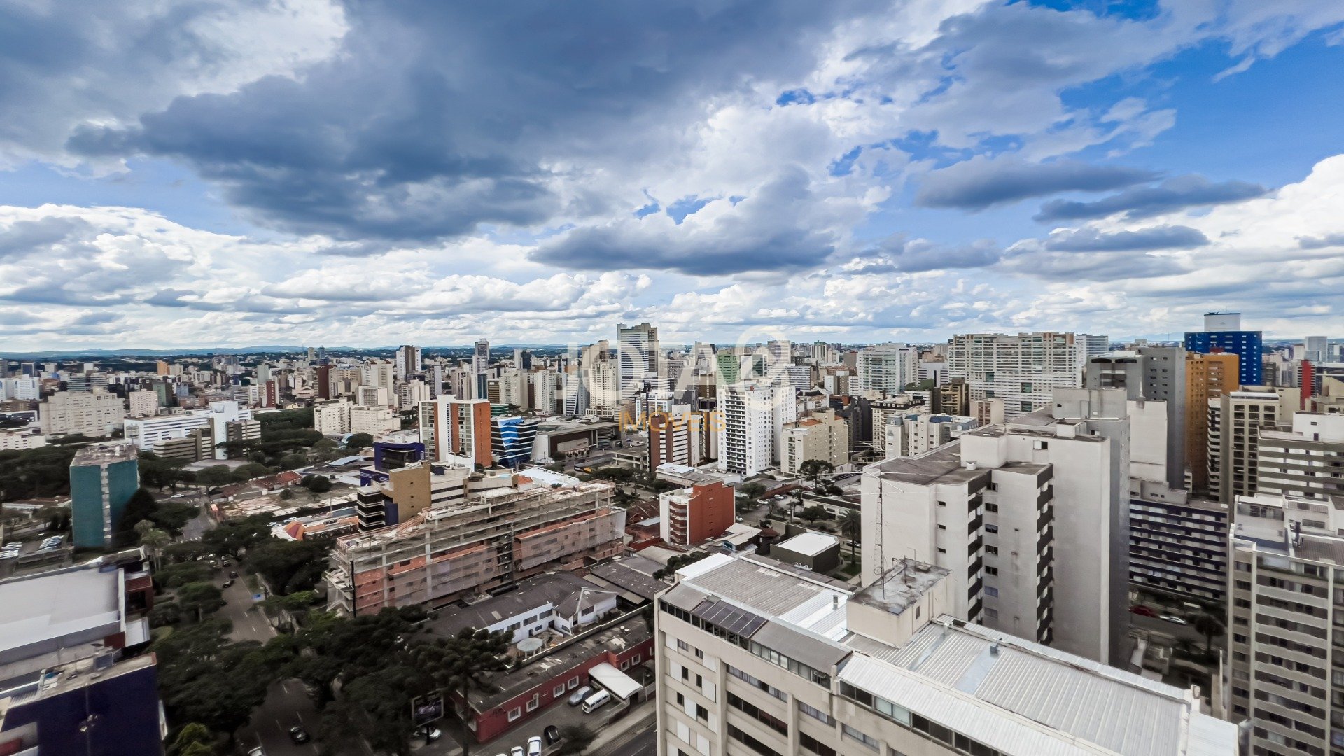 APARTAMENTO 03 SUÍTES (05 QUARTOS) - BATEL - 04 VAGAS DE GARAGEM