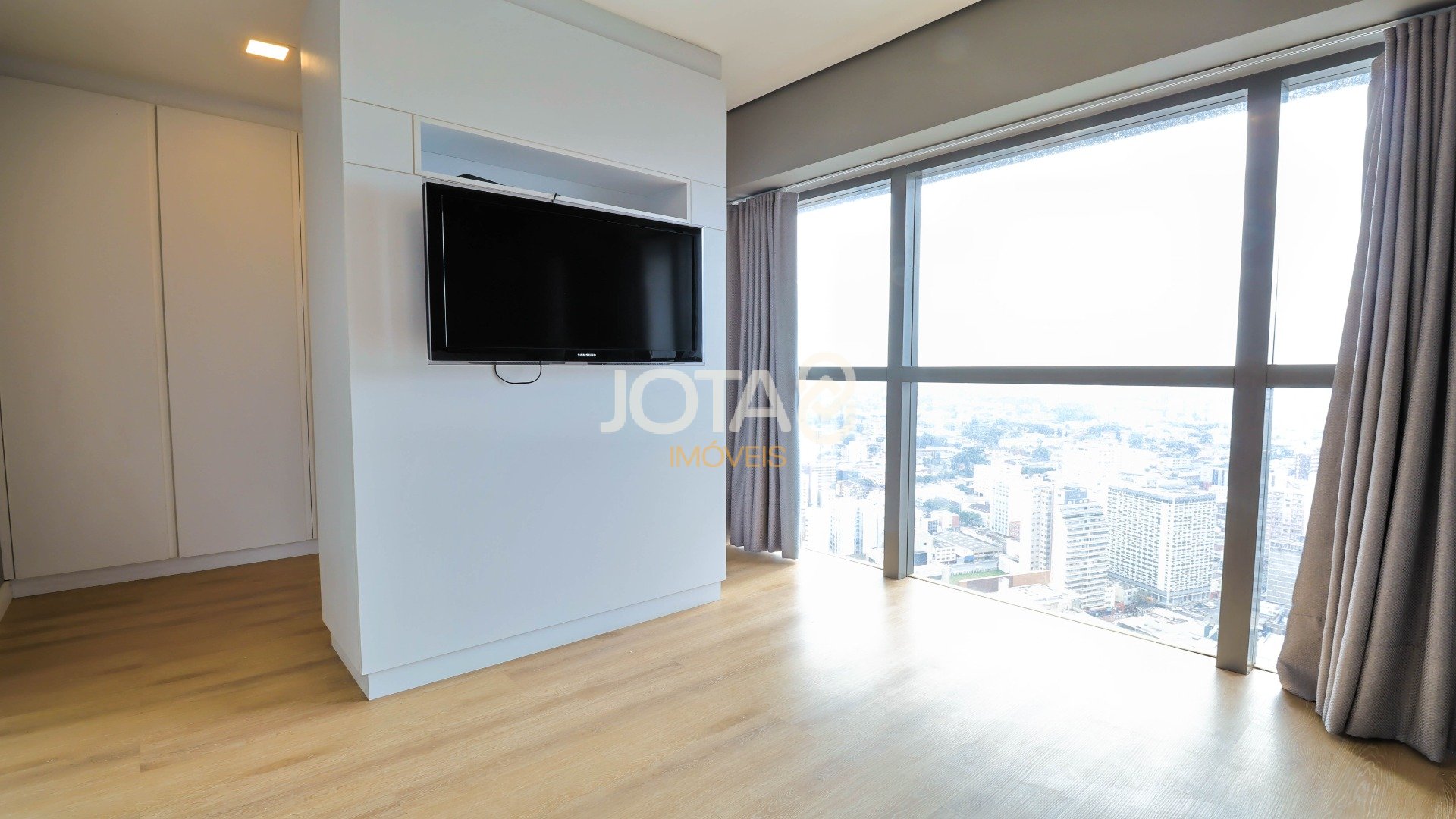 APARTAMENTO DUPLEX COM UMA VISTA INCRÍVEL DA CIDADE