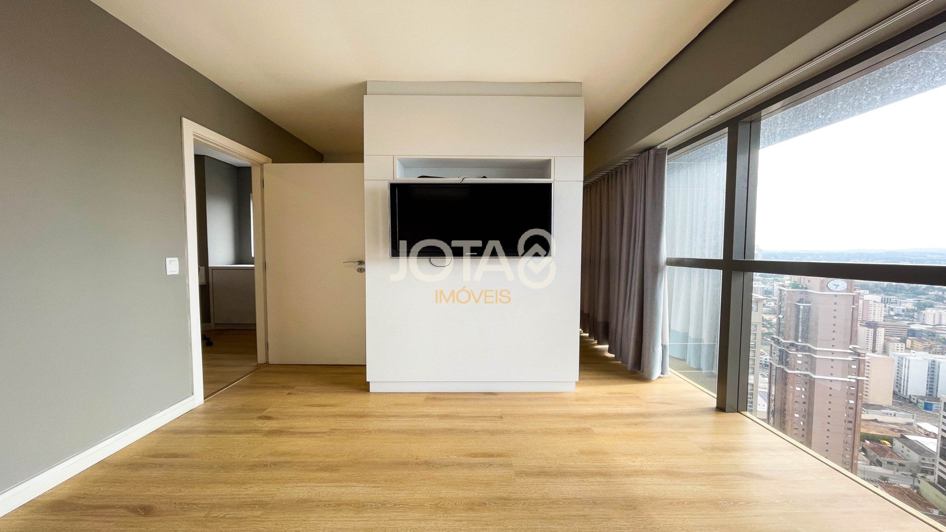 APARTAMENTO DUPLEX COM UMA VISTA INCRÍVEL DA CIDADE
