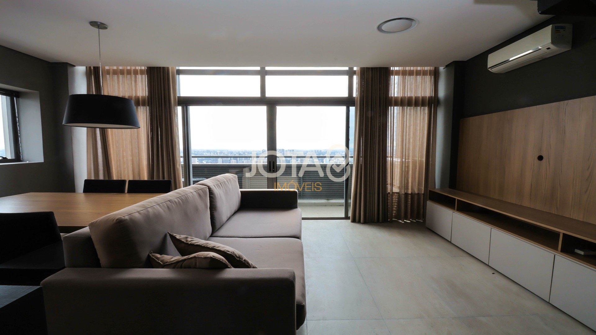 APARTAMENTO DUPLEX COM UMA VISTA INCRÍVEL DA CIDADE