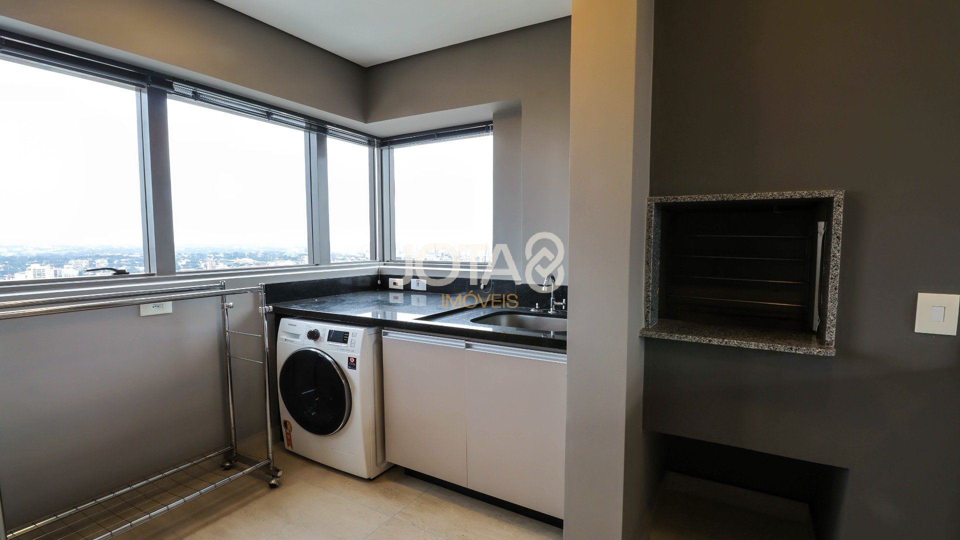 APARTAMENTO DUPLEX COM UMA VISTA INCRÍVEL DA CIDADE