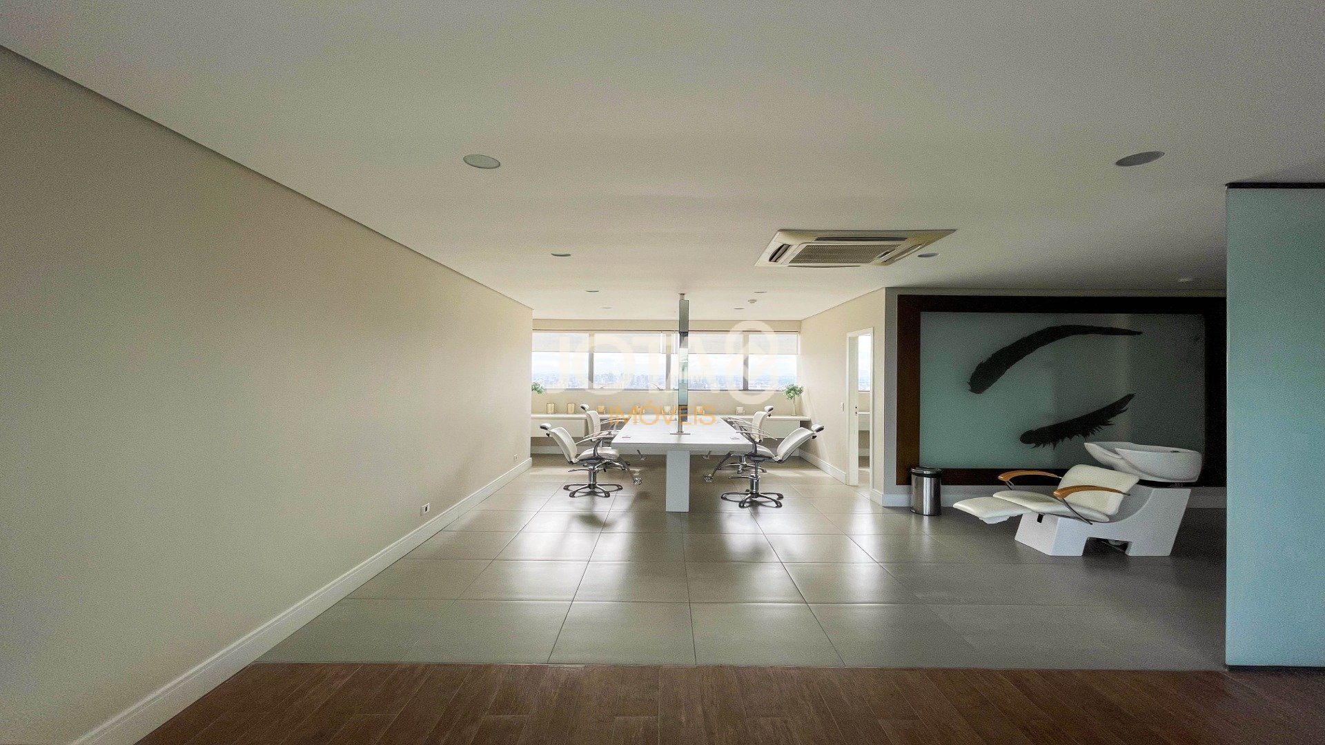 APARTAMENTO DUPLEX COM UMA VISTA INCRÍVEL DA CIDADE