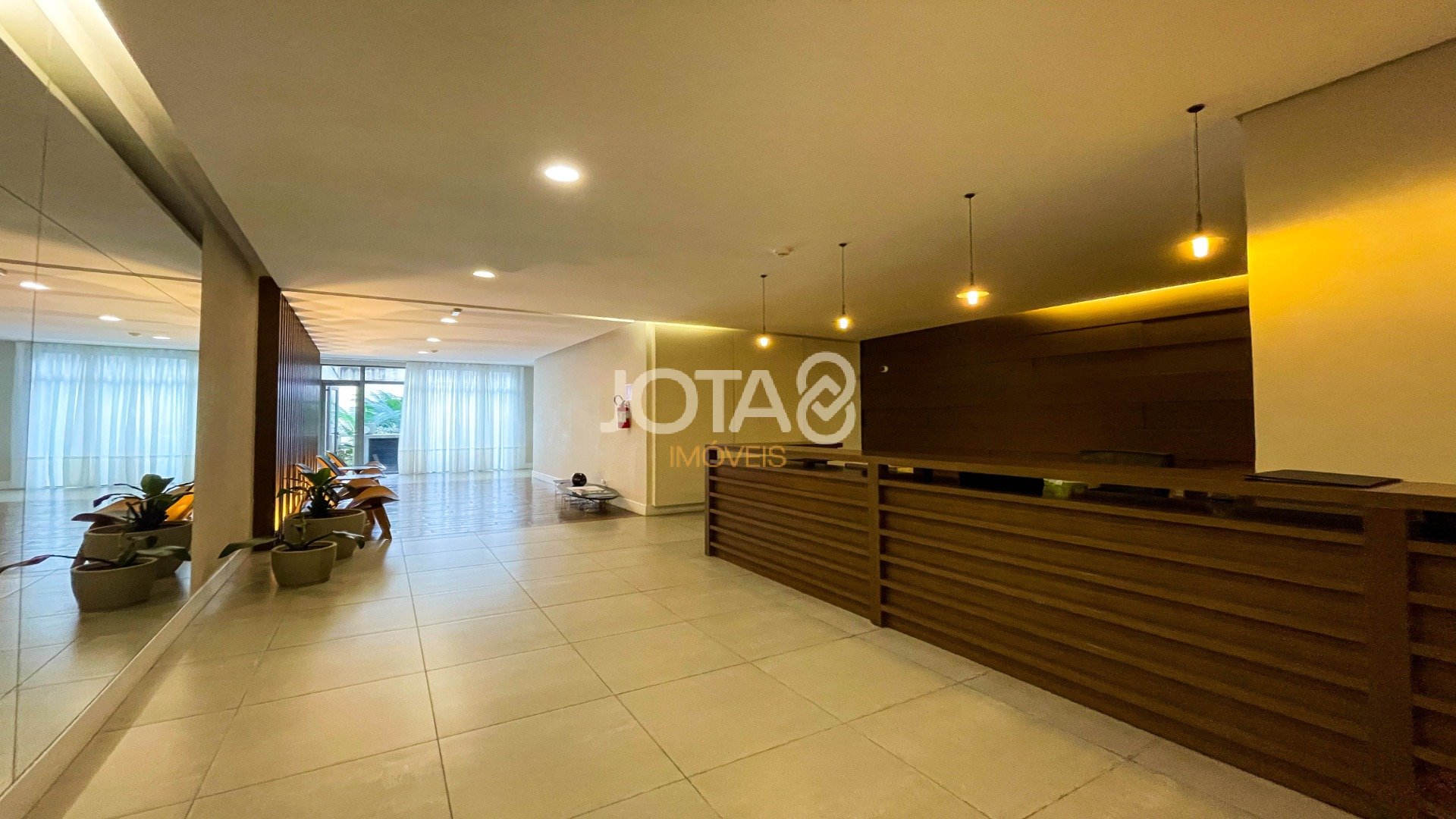 APARTAMENTO DUPLEX COM UMA VISTA INCRÍVEL DA CIDADE