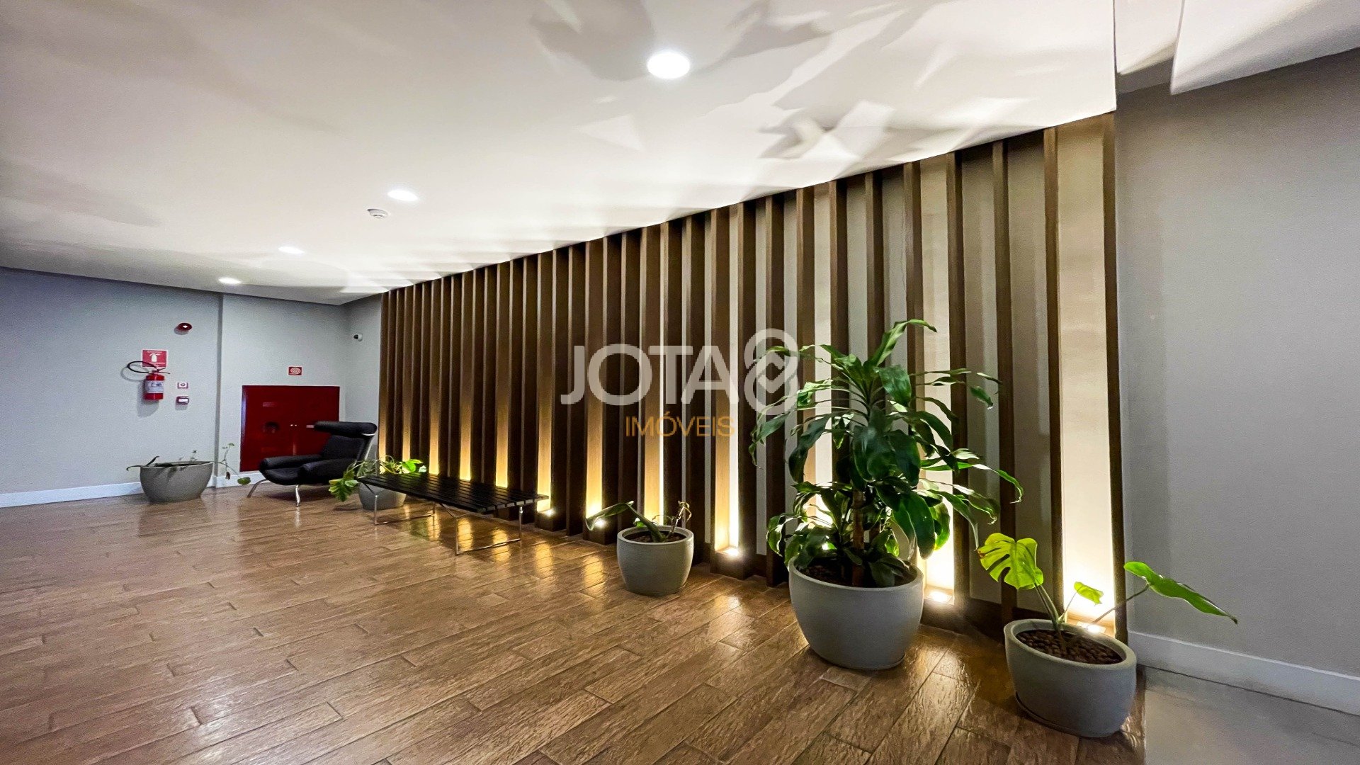 APARTAMENTO DUPLEX COM UMA VISTA INCRÍVEL DA CIDADE