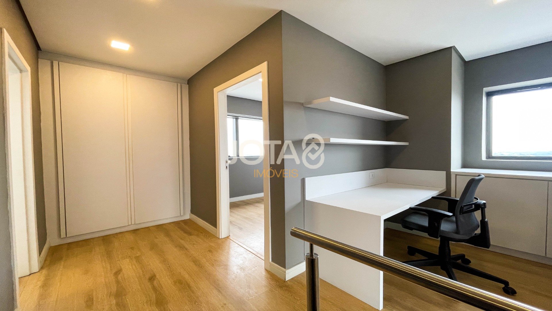 APARTAMENTO DUPLEX COM UMA VISTA INCRÍVEL DA CIDADE