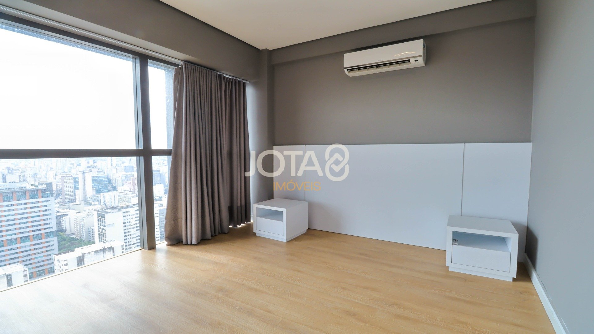 APARTAMENTO DUPLEX COM UMA VISTA INCRÍVEL DA CIDADE