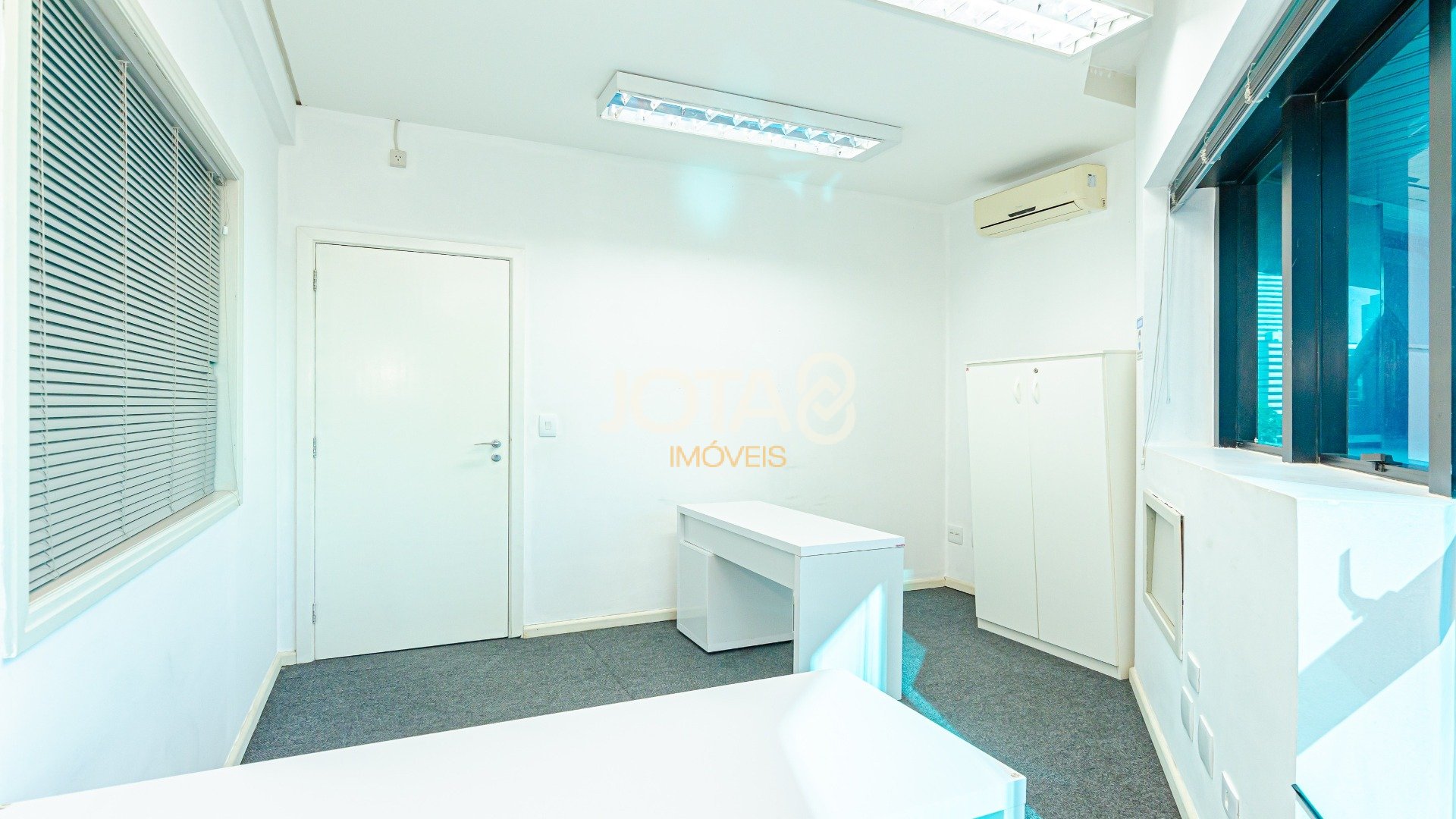EXCELENTE CONJUNTO COMERCIAL NO CENTRO/BATEL