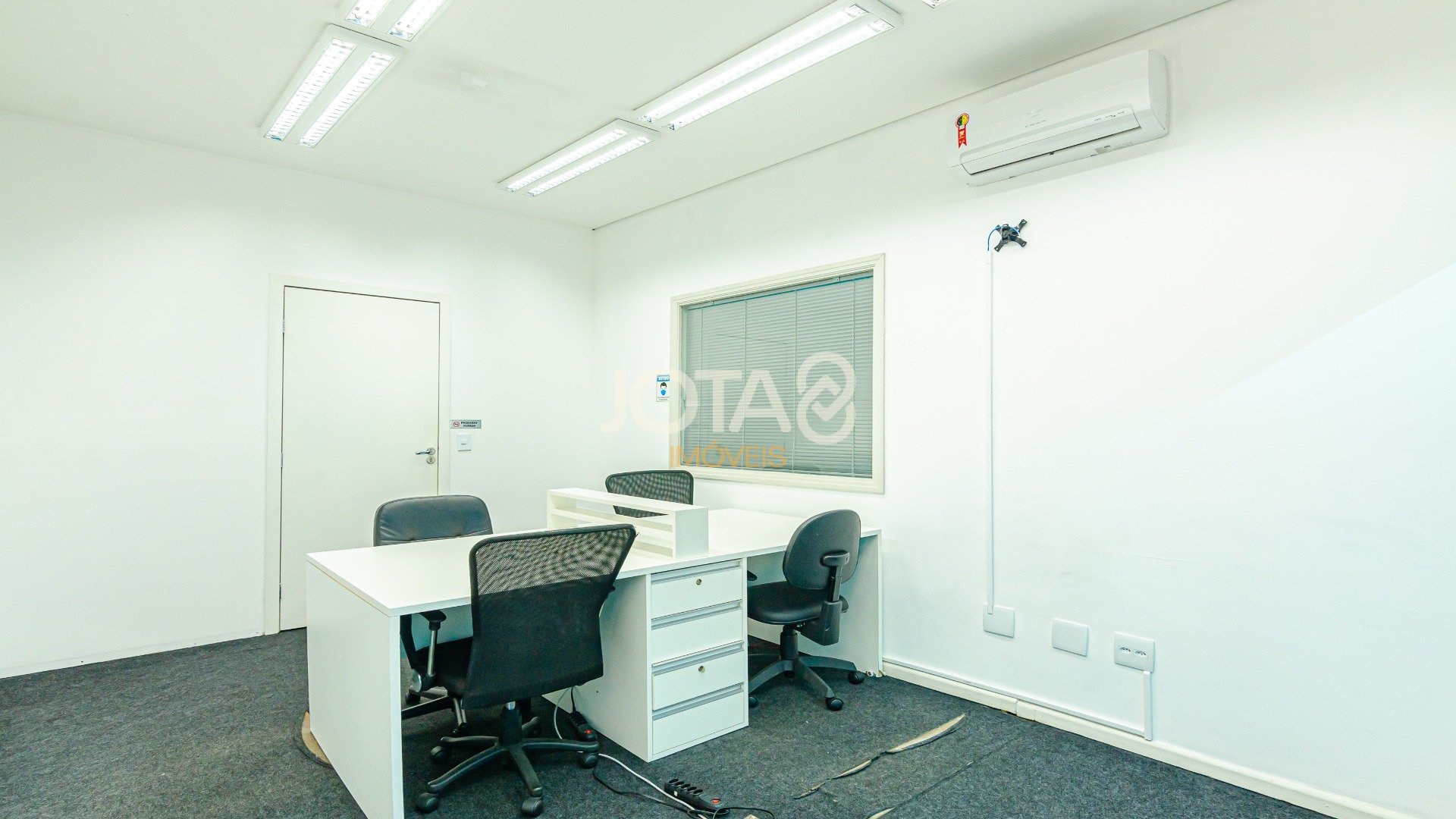 EXCELENTE CONJUNTO COMERCIAL NO CENTRO/BATEL