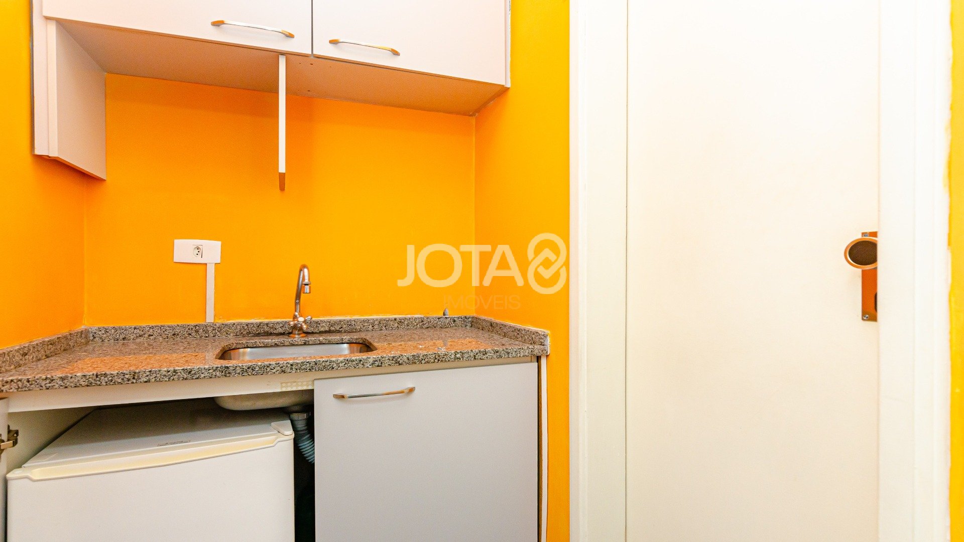EXCELENTE CONJUNTO COMERCIAL NO CENTRO/BATEL