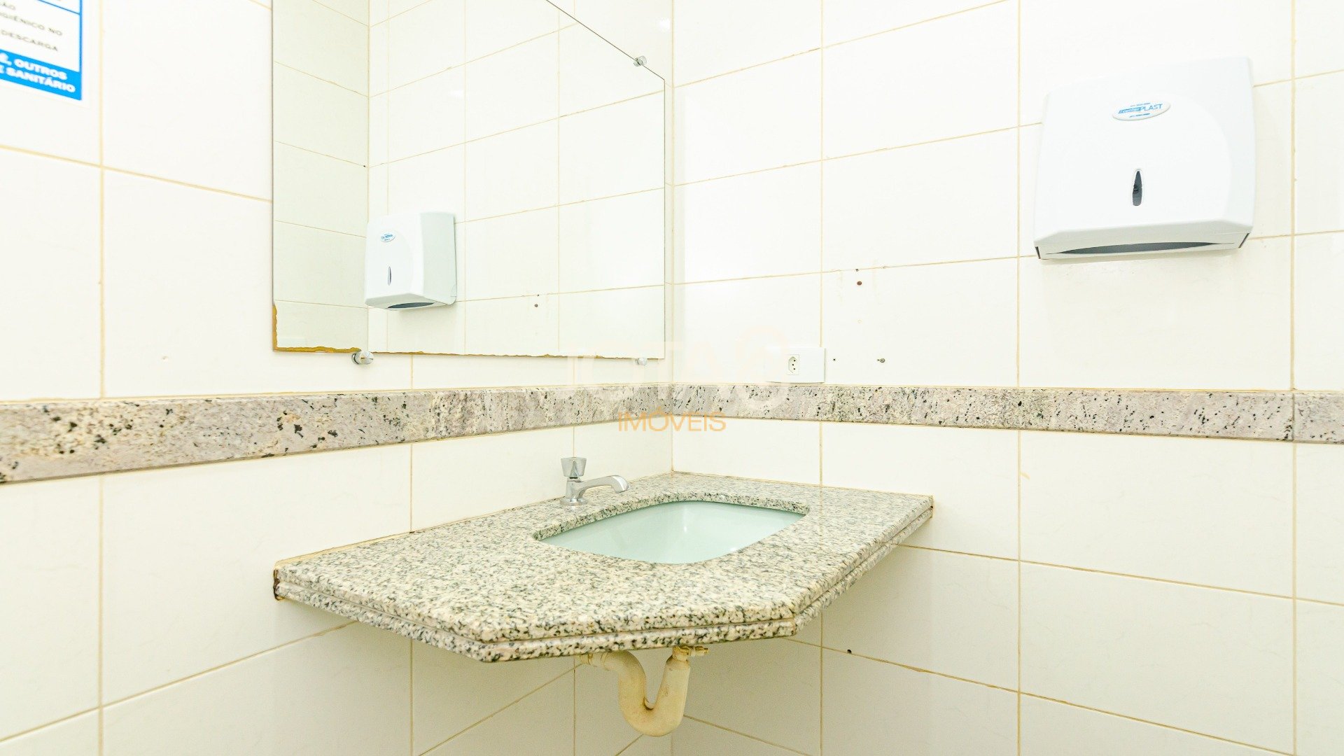 EXCELENTE CONJUNTO COMERCIAL NO CENTRO/BATEL