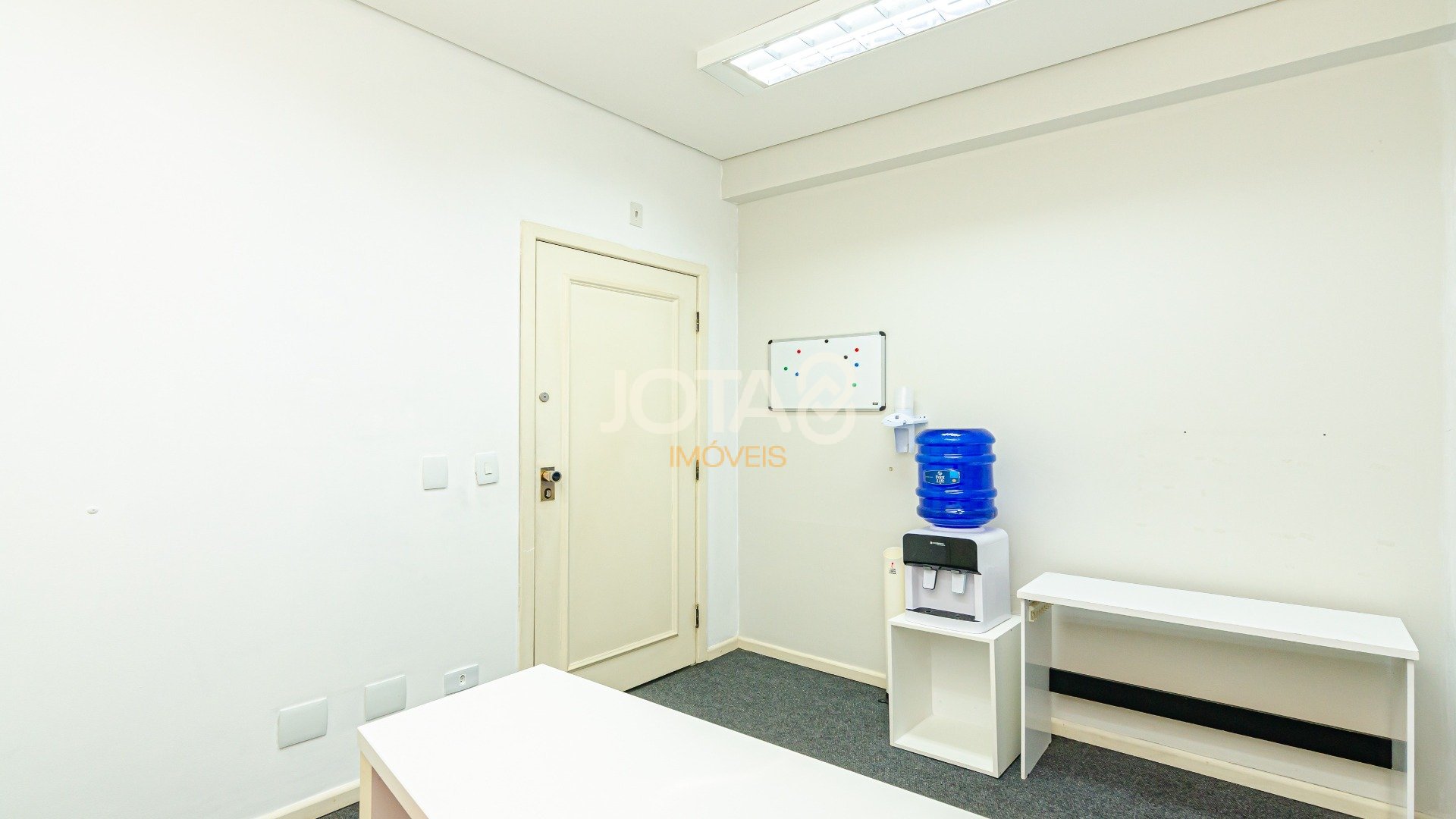 EXCELENTE CONJUNTO COMERCIAL NO CENTRO/BATEL