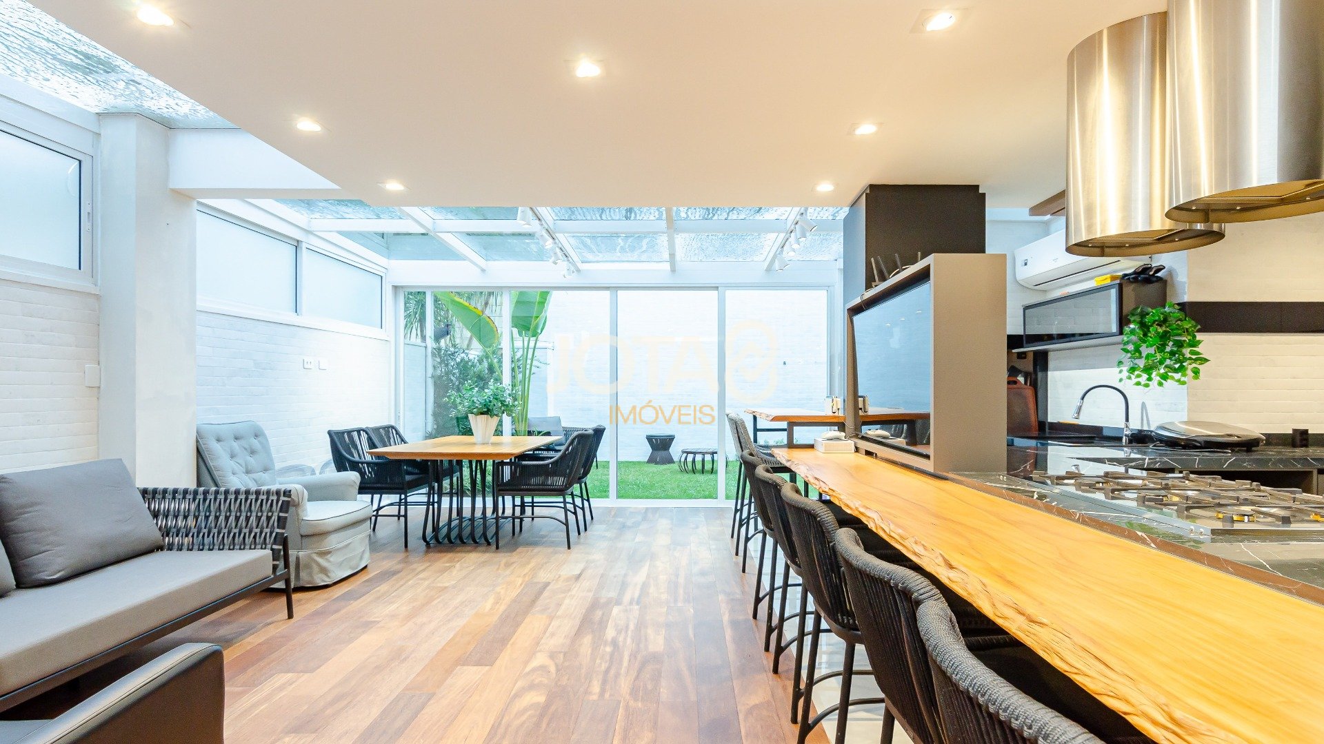 CASA TOTALMENTE REFORMADA NO ECOVILLE