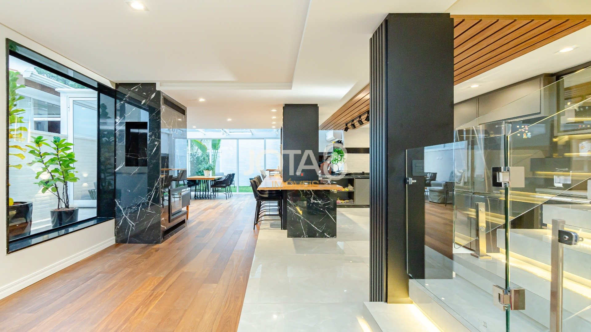 CASA TOTALMENTE REFORMADA NO ECOVILLE
