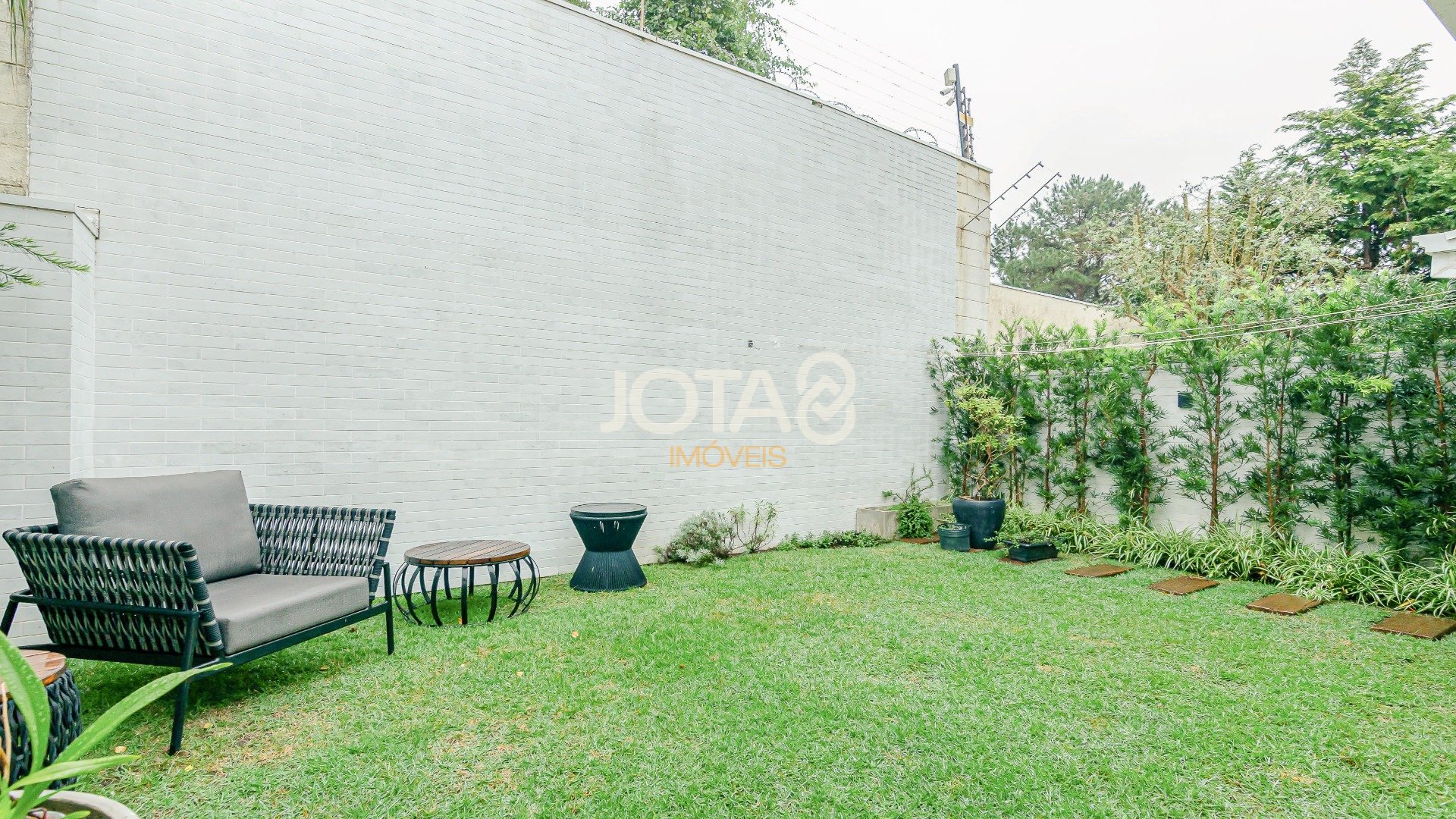 CASA TOTALMENTE REFORMADA NO ECOVILLE