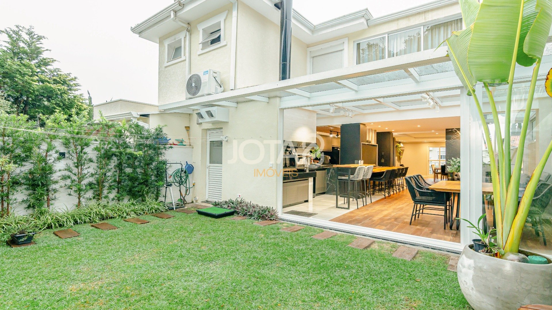 CASA TOTALMENTE REFORMADA NO ECOVILLE