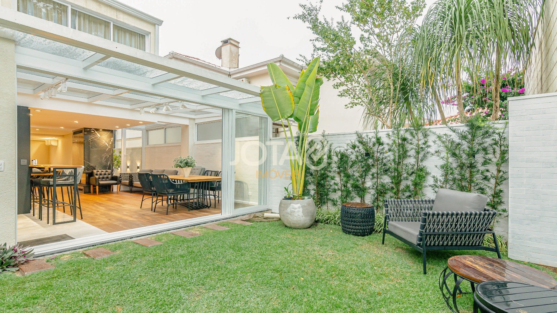 CASA TOTALMENTE REFORMADA NO ECOVILLE