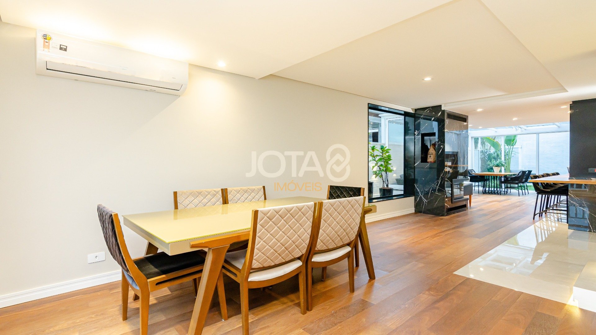 CASA TOTALMENTE REFORMADA NO ECOVILLE