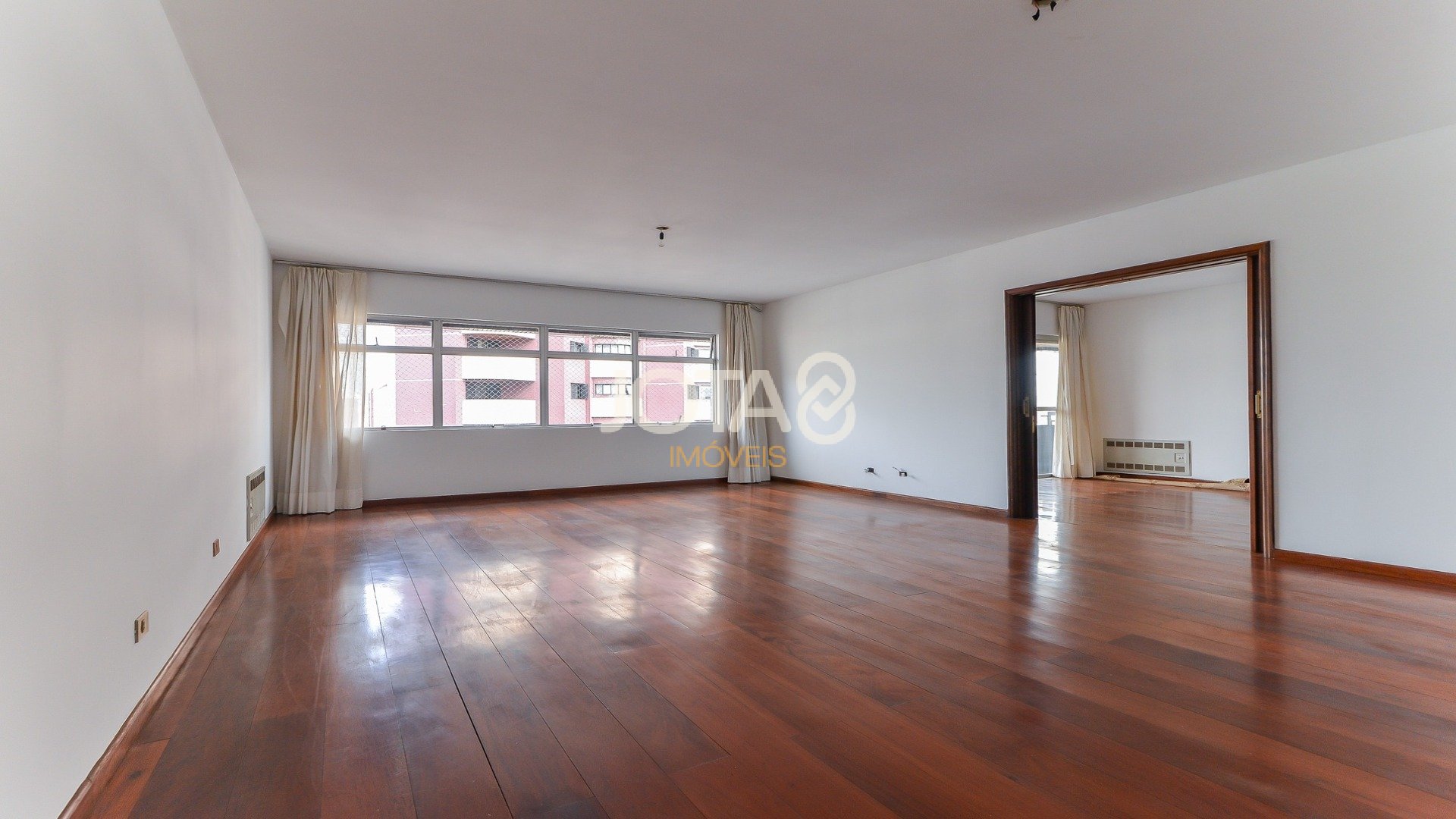 APARTAMENTO ESPAÇOSO EM ANDAR ALTO NO BATEL