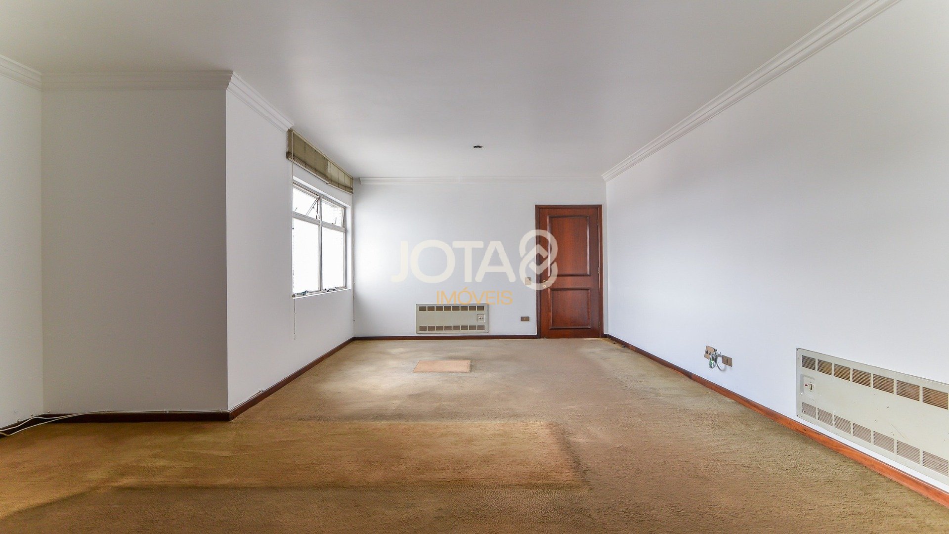 APARTAMENTO ESPAÇOSO EM ANDAR ALTO NO BATEL