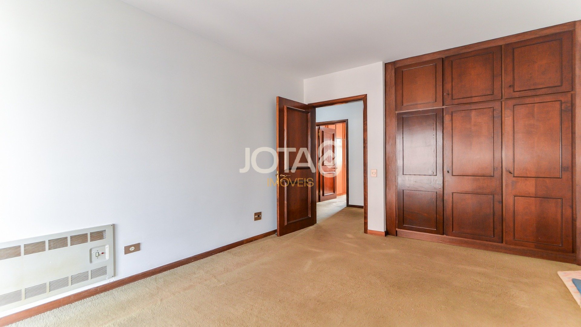 APARTAMENTO ESPAÇOSO EM ANDAR ALTO NO BATEL