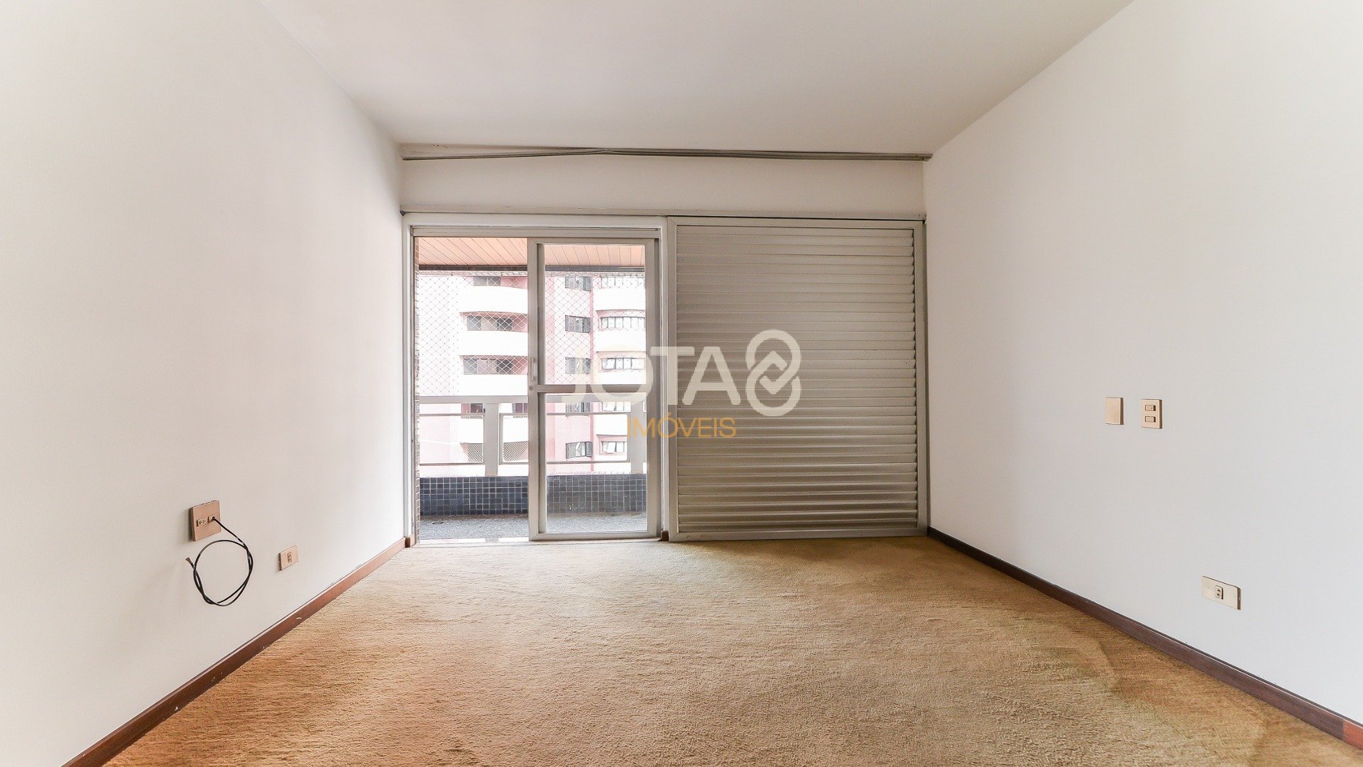 APARTAMENTO ESPAÇOSO EM ANDAR ALTO NO BATEL