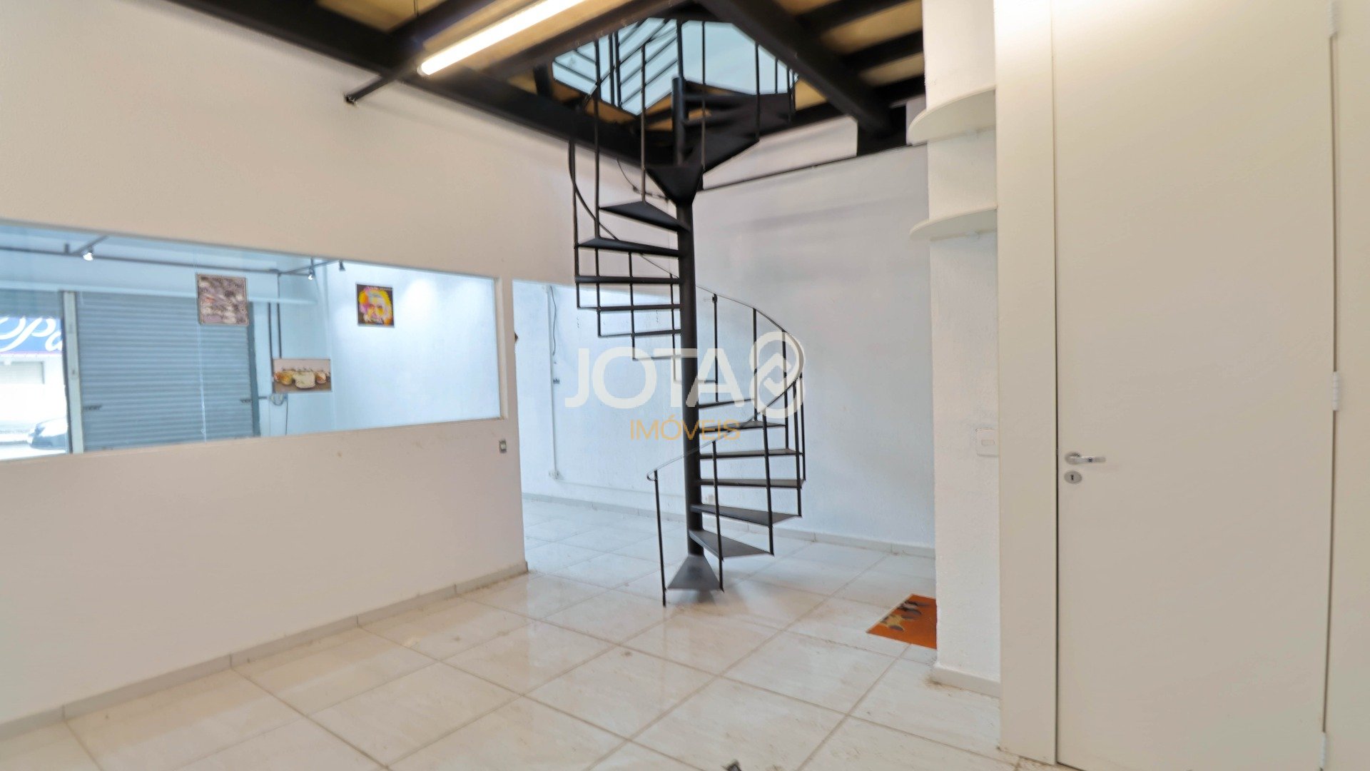 LOJA COMERCIAL COM MEZANINO